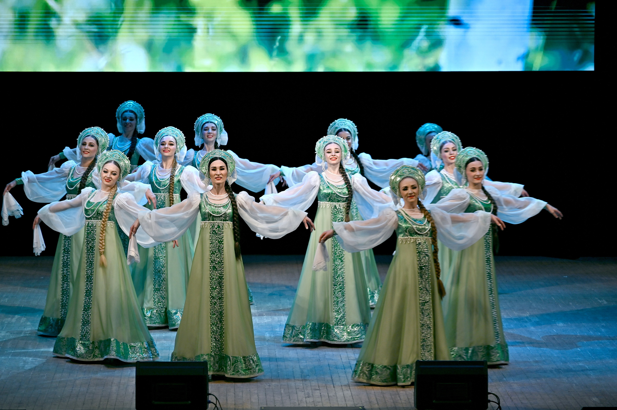 АНСАМБЛЬ ПЕСНИ И ТАНЦА «ДОНБАСС». ФОТОГРАФ ВАШИХ МЕРОПРИЯТИЙ РЯЗАНЬ СЕРГЕЙ КЛЮЕВ Концертная фотография близка к репортажу и портретной съемке