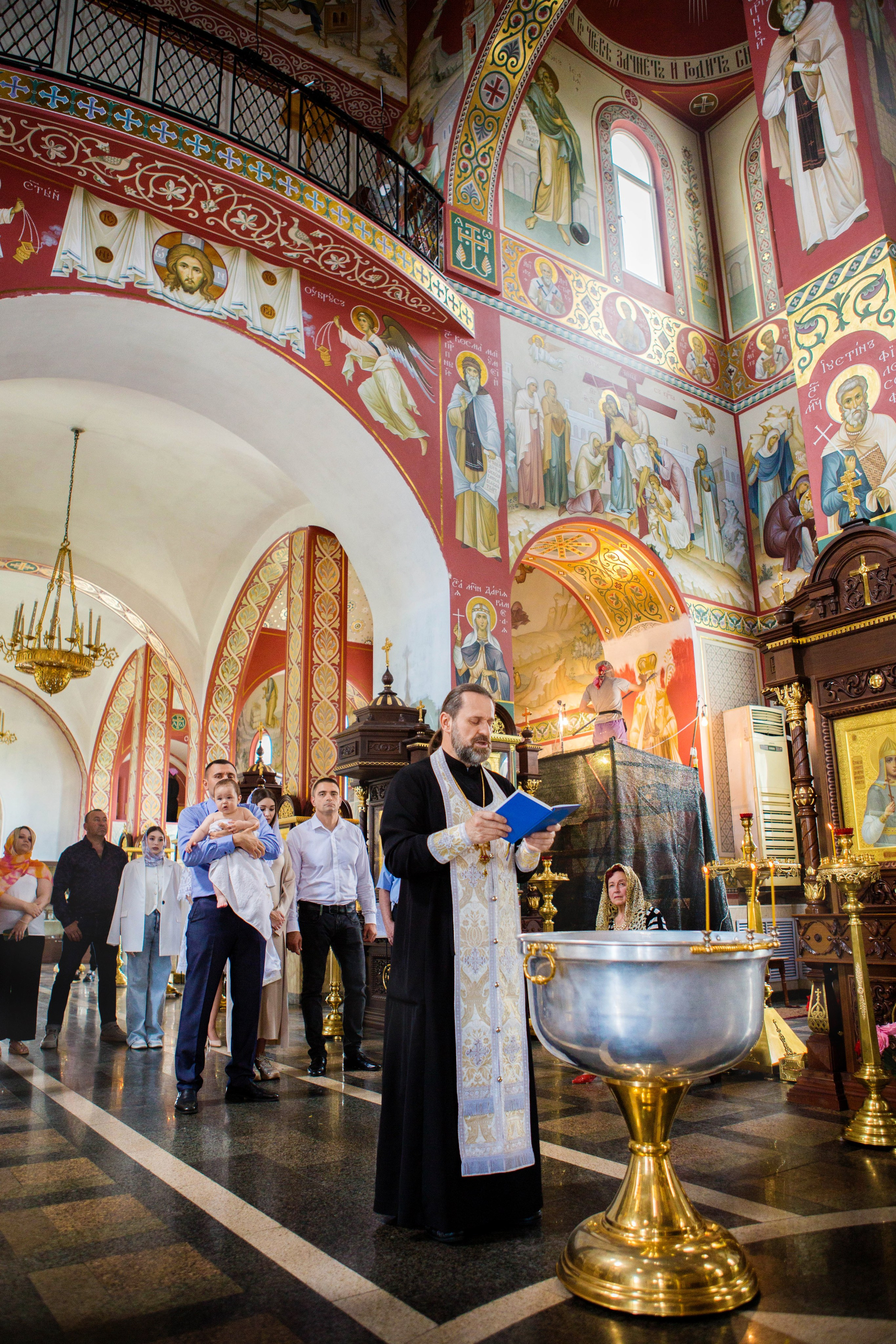 Крещение Александра. Храм Святого Духа. Свадебный семейный и детский фотограф в Краснодаре Карина Федоровская