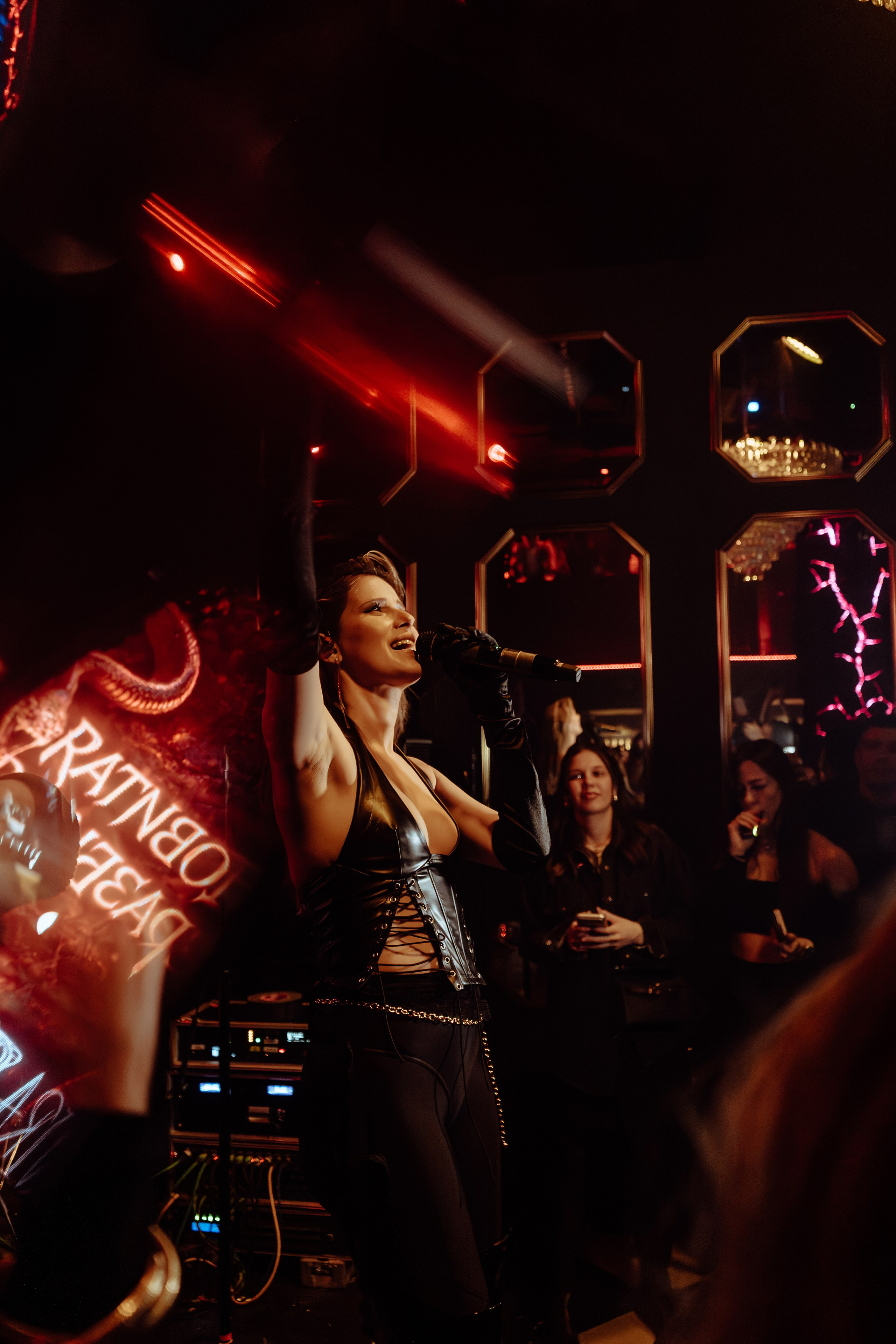 Репортжа с презинтации нового альбома певицы Elvira T — Ядовитая. Неразбитая. Никита Скрипник — ТЕАТР В СТИЛЕ ФЭШН