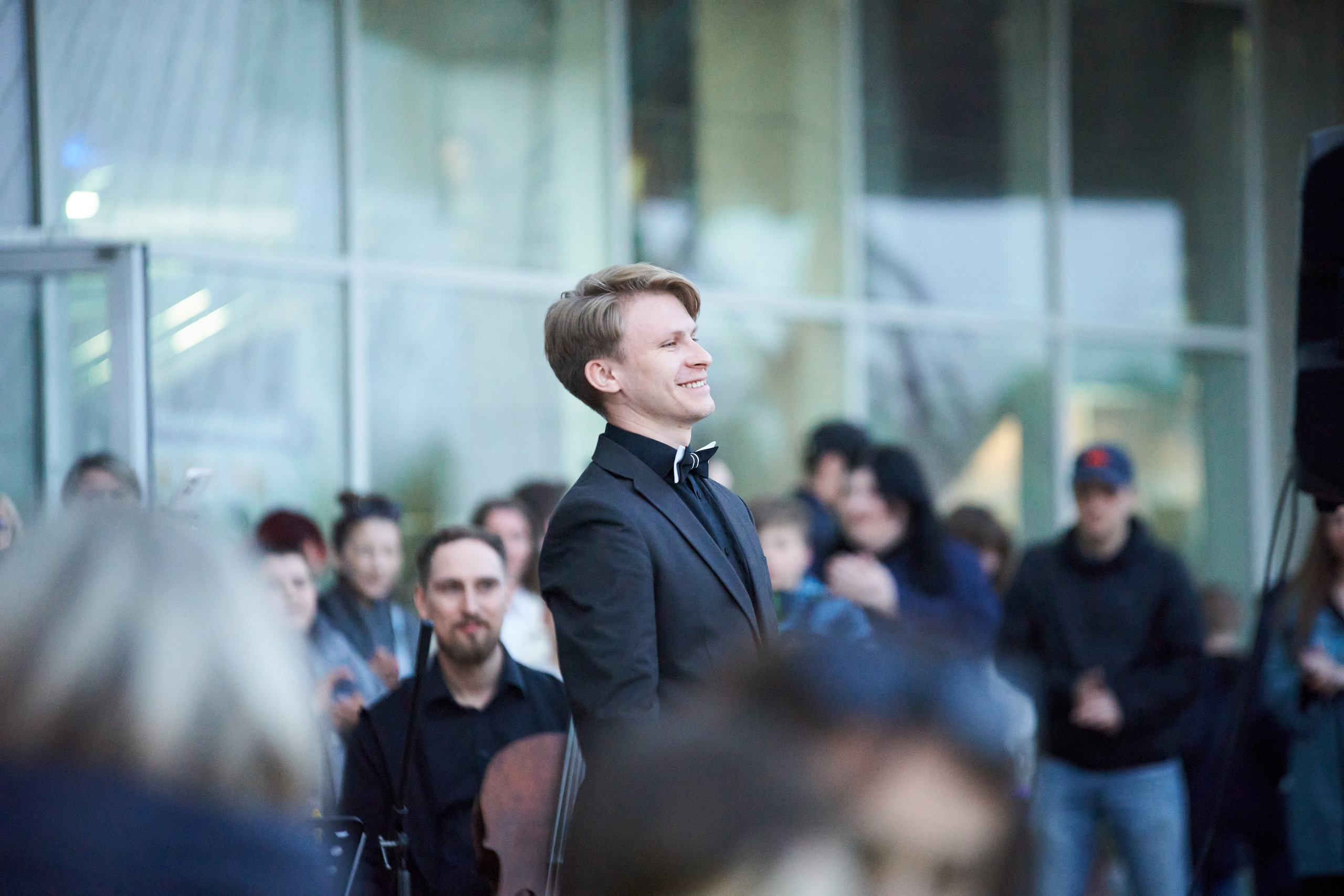 Репортаж: Музыкальная школа Виртуозы в Ночь музеев у планетария. Репортажный и женский фотограф в Новосибирске