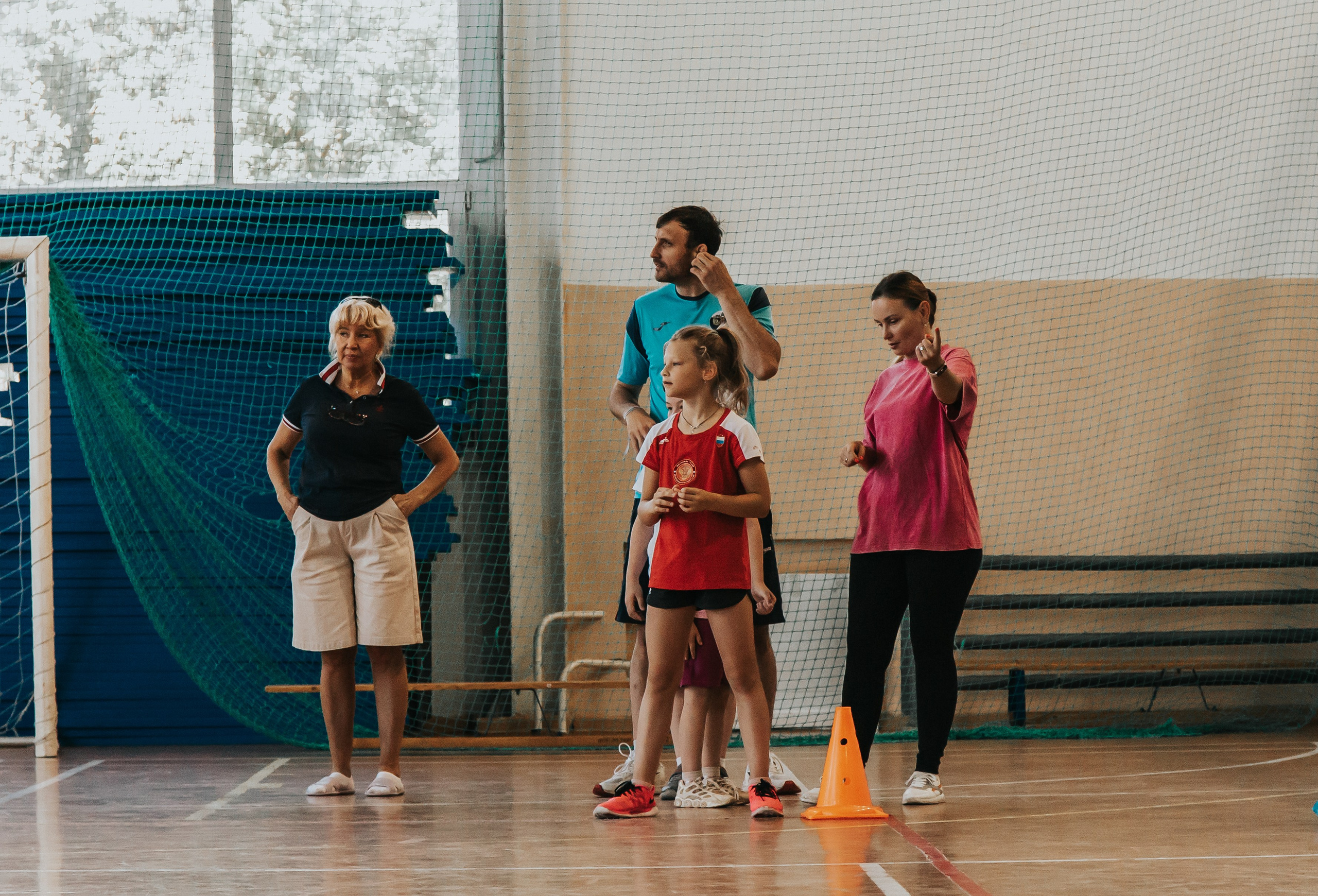 Репортажная спортивная съемка г. Королев стадион Металлист «папа, мама, я — спортивная семья». Юлия Егорова | Свадебный фотограф, семейный фотограф Москва, МО • Портреты • репортажи • день рождения • Love Story • дети