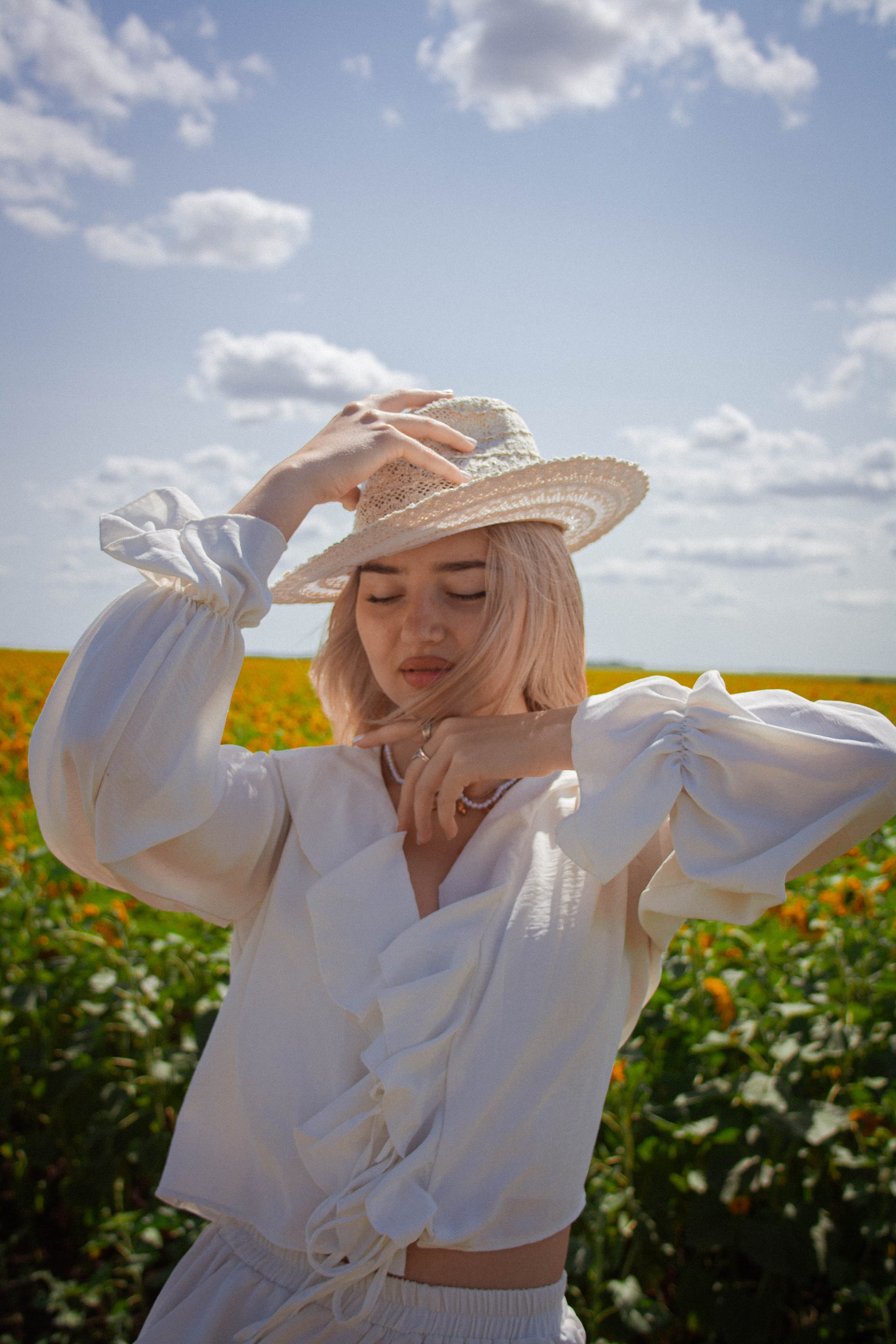 Настроение: уйти в поле с подсолнухами. Портретный фотограф в Саратове