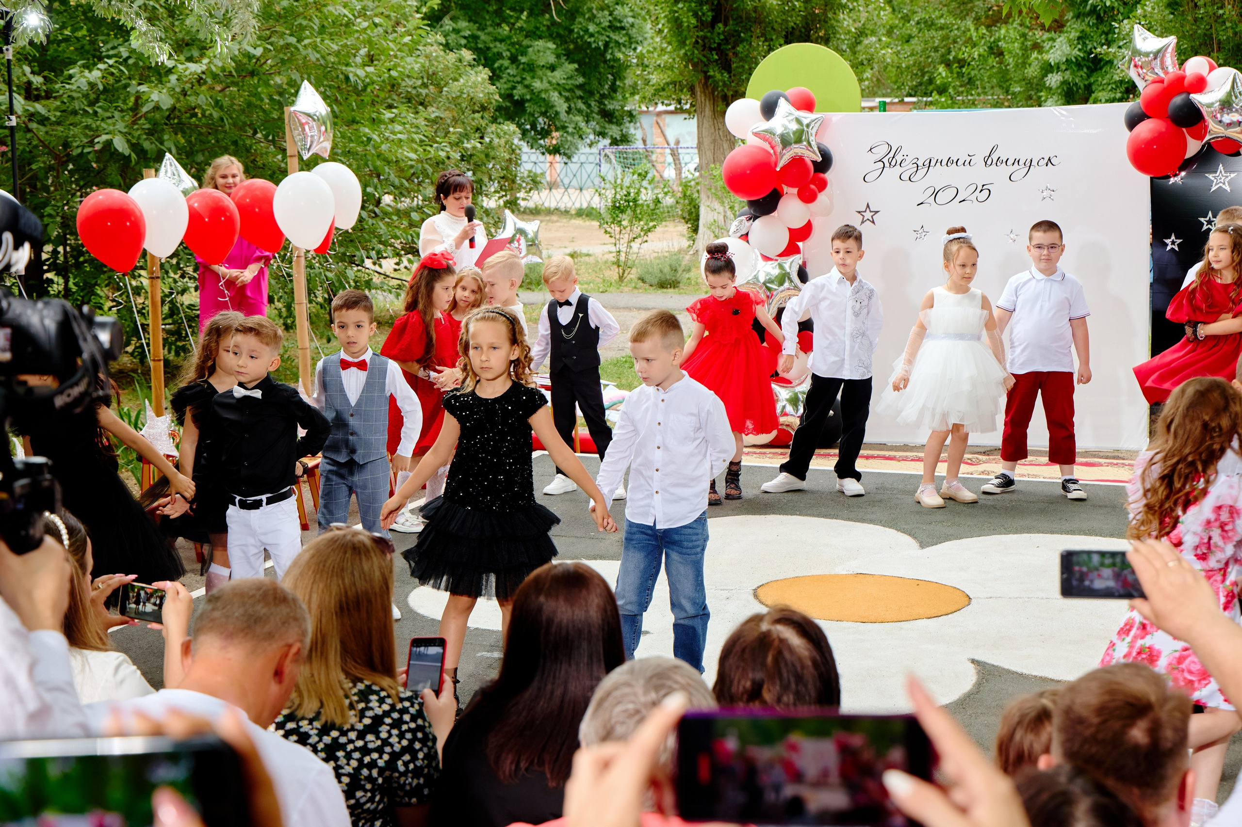 Выпускной 45 сад. Фотограф Выпускные альбомы Таганрог Сергей Коробченко