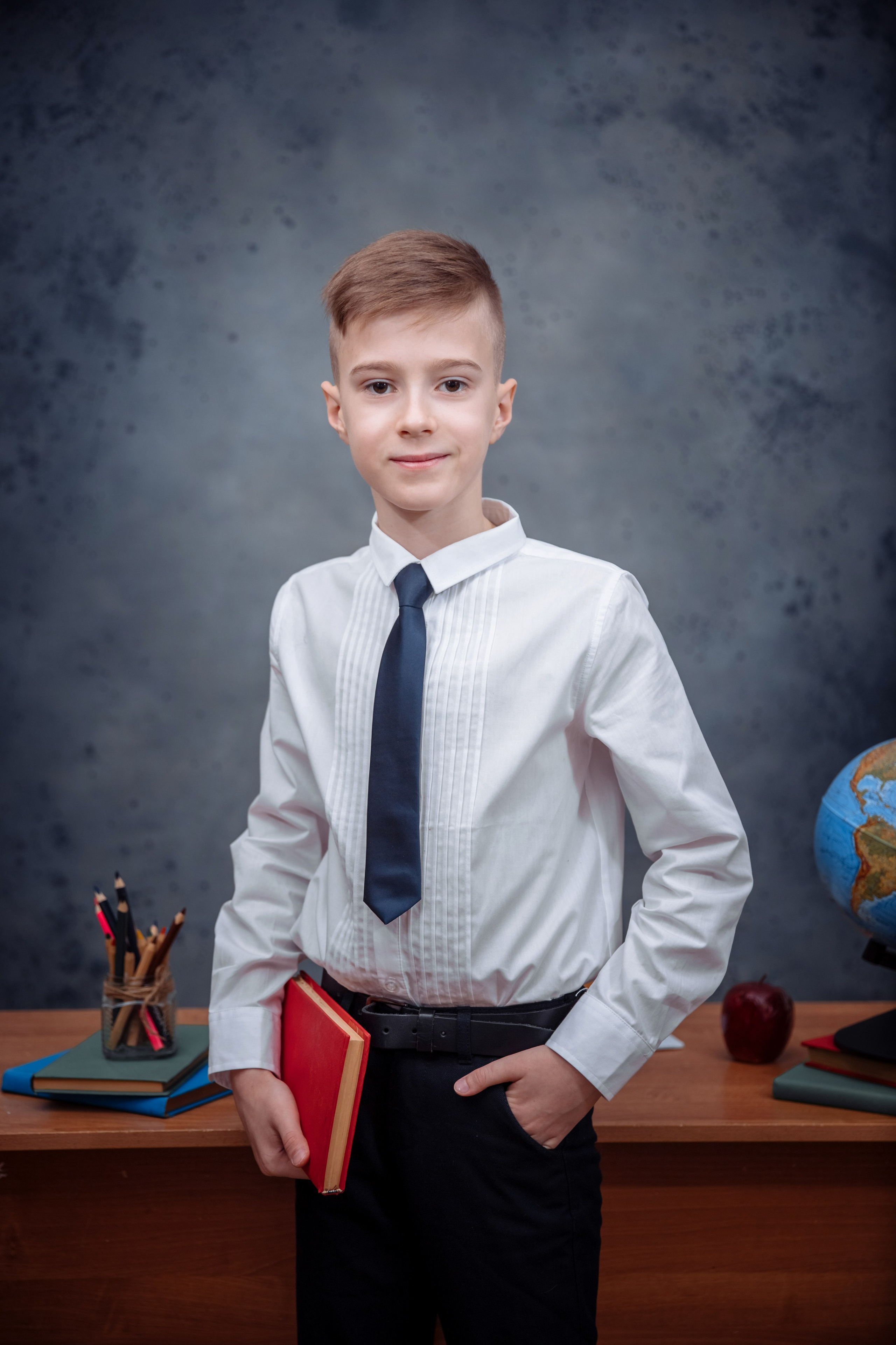 Начальные классы. Выпускные школьные фото­альбомы для школ и детских садов в Волгограде и Волжском