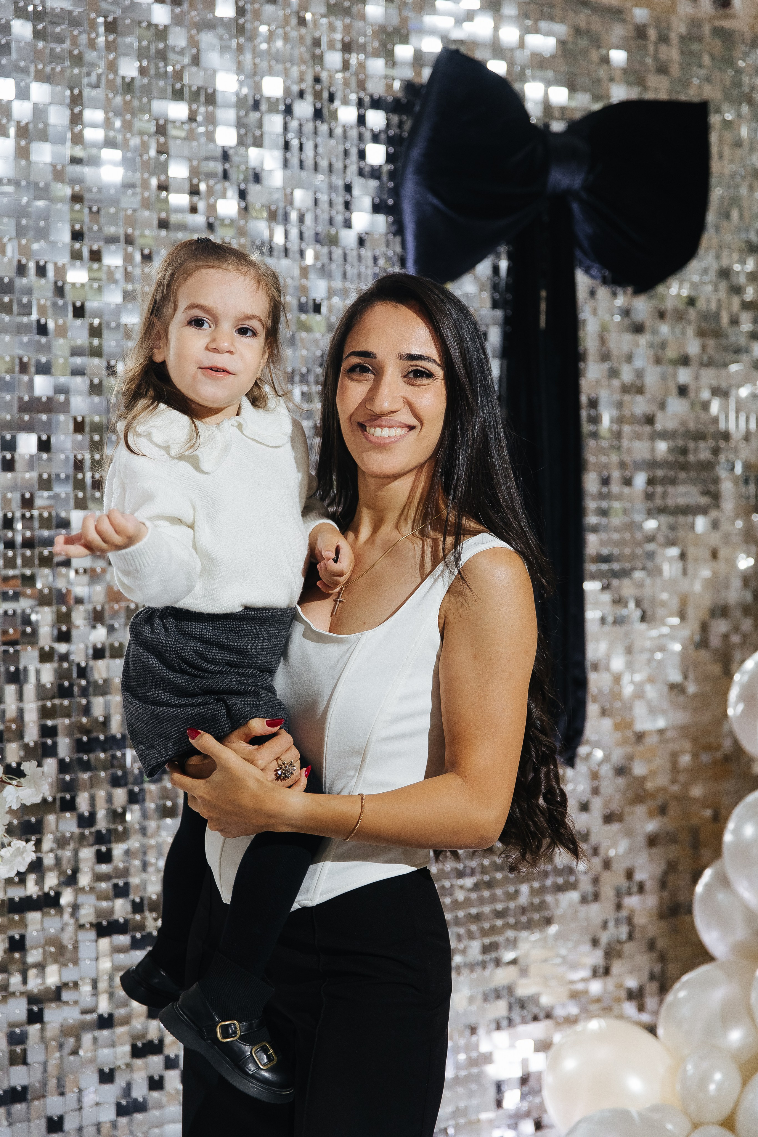 Ани и Назели. 35&5 День рождения, «Янтарь». Фотограф в Красноярске Надежда Воскресенская