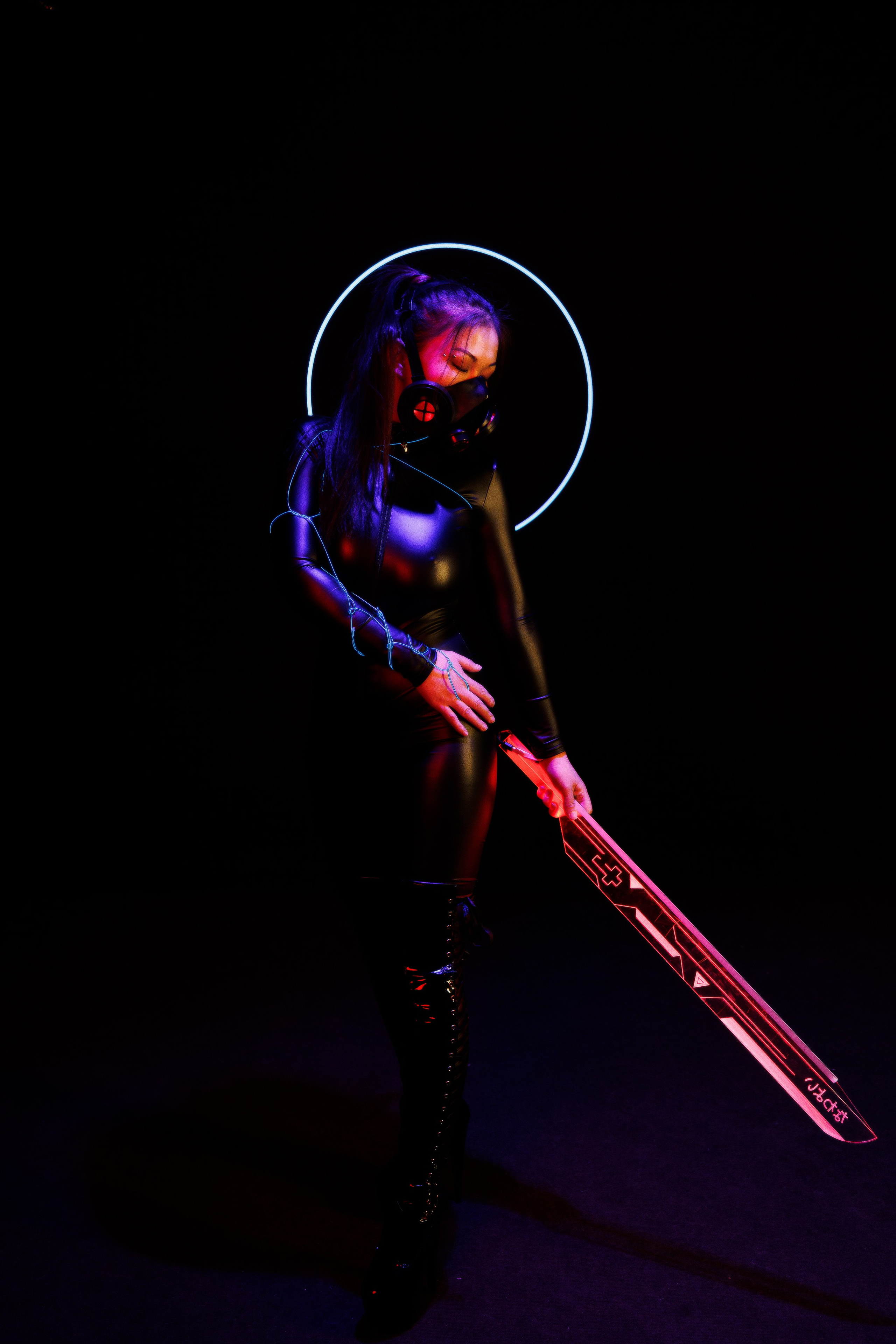 Неон и шибари. Photomantis