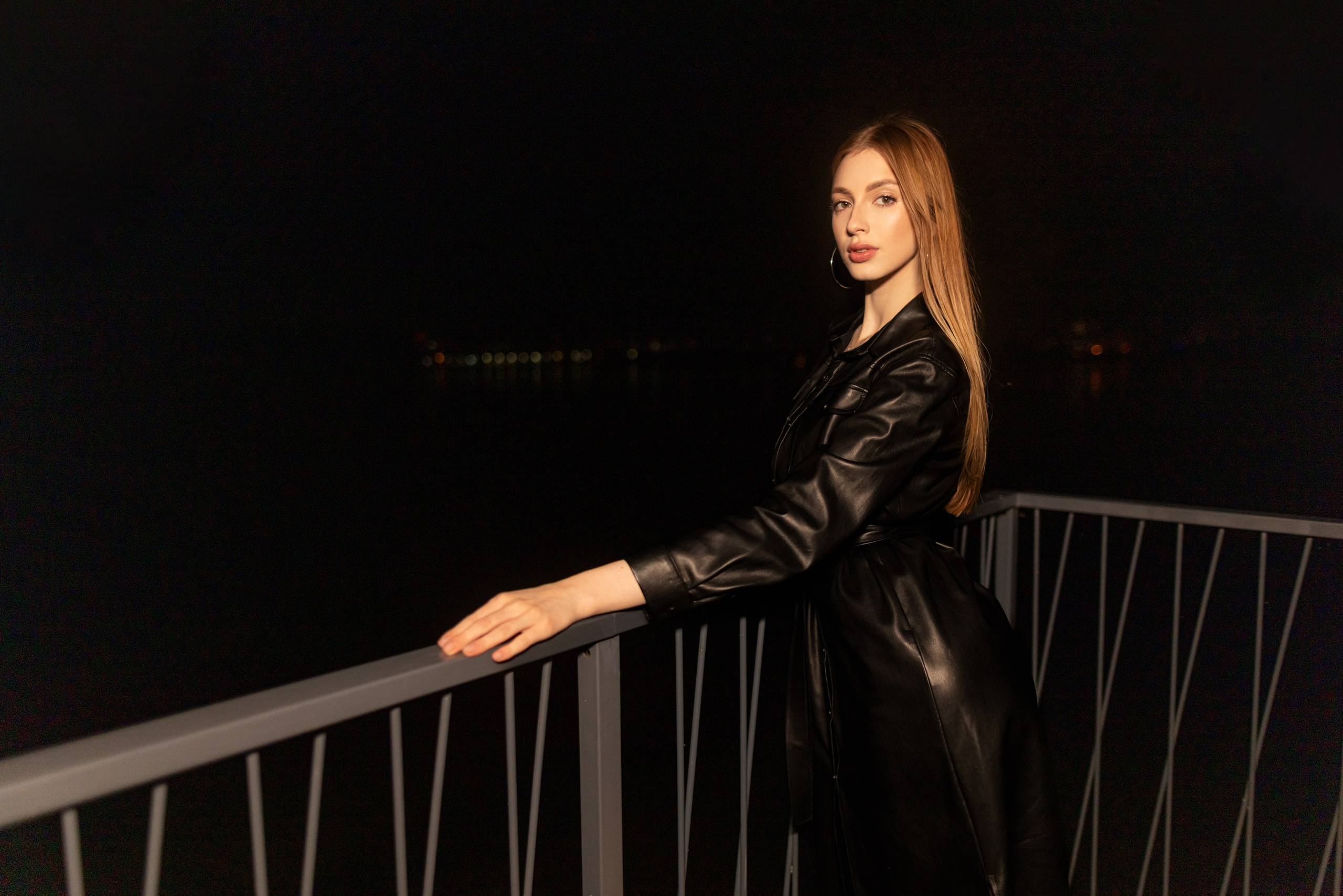 Ночная съемка с Ксенией на улицах Воронежа в формате для «себя». Дмитрий Шульгин, портретный фотограф в Воронеже