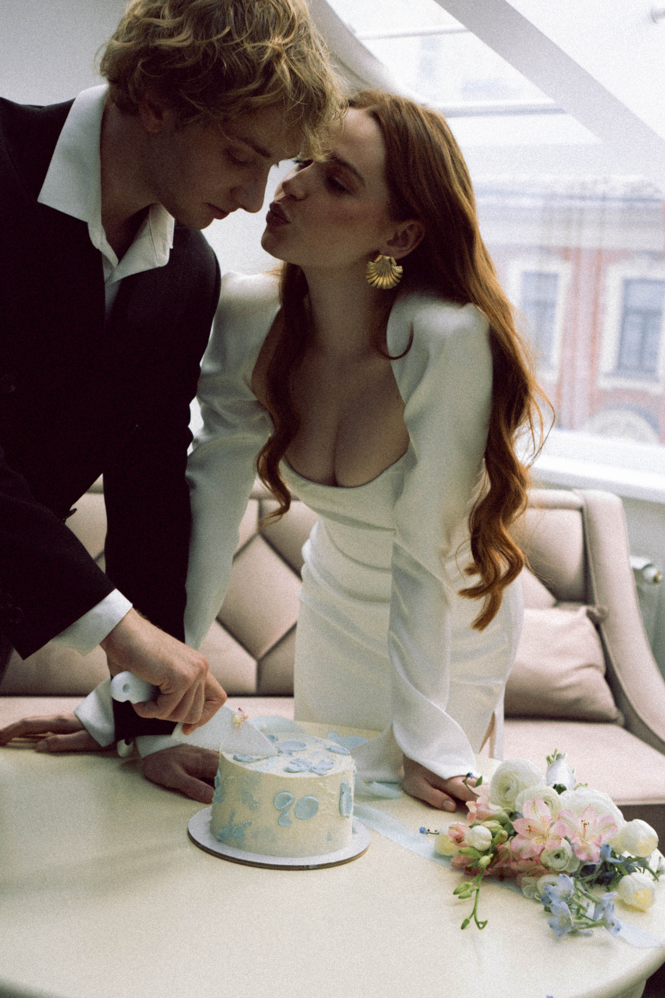 СВАДЕБНАЯ СЬЕМКА В ОТЕЛЕ. СБОРЫ ЖЕНИХА И НЕВЕСТЫ И ТАКЖЕ ТОР И ПОДГОТОВКА К ПРОГУЛКЕ. Профессиональный фотограф, Санкт-Петербург — Виктория Богомолова