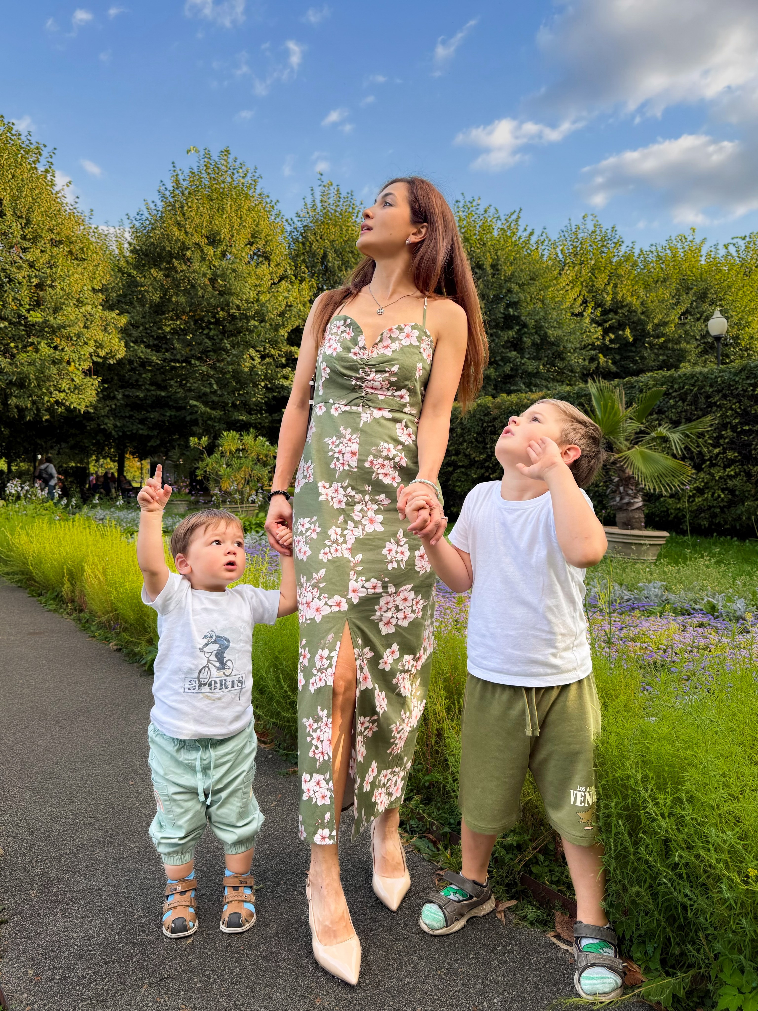 Шахноза с сыновьями. Студия фото, видеографии и мультимедийного дизайна в Москве Multi Frame Studio