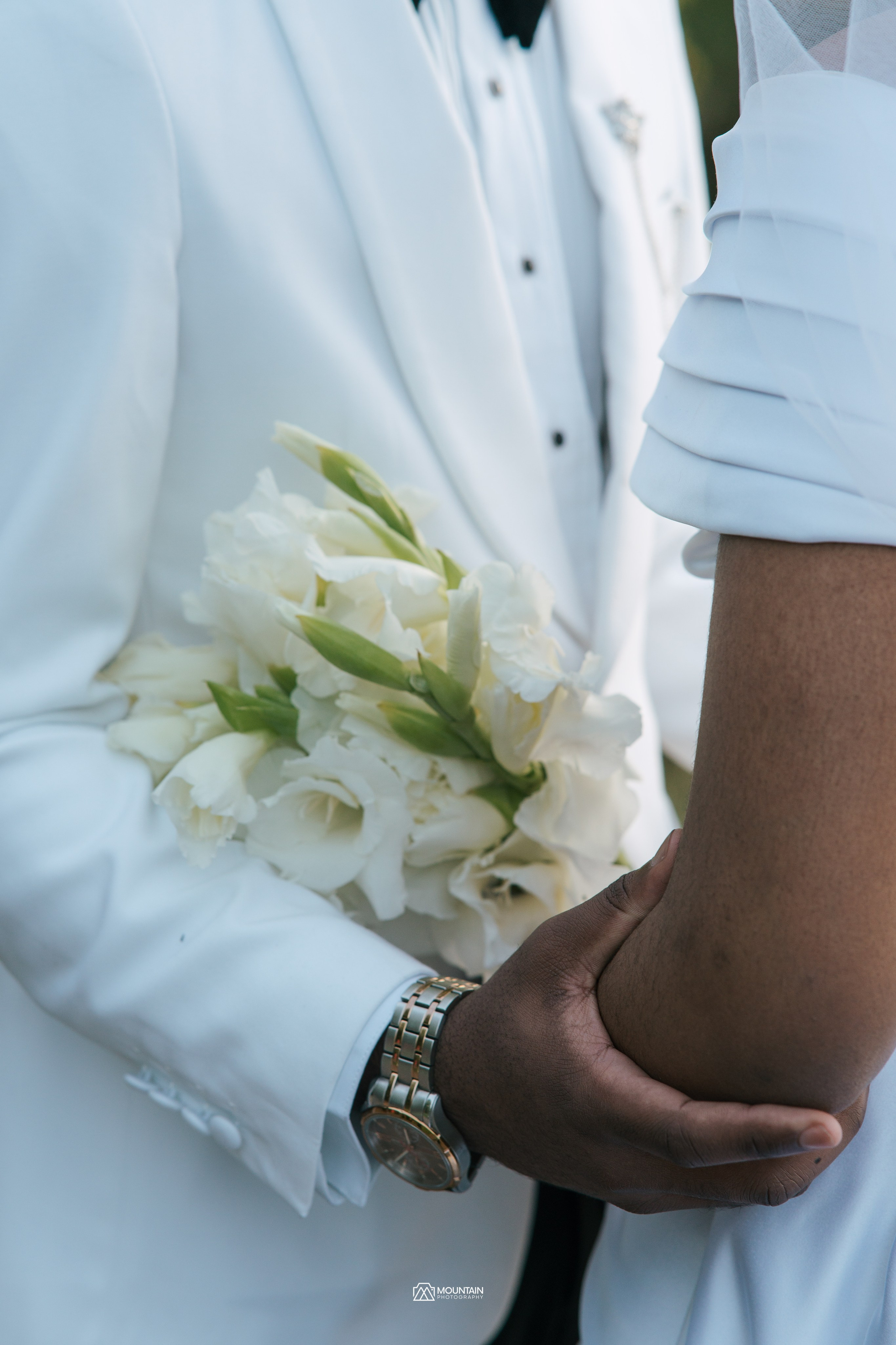 Dany & Mika. Я занимаюсь событийной, свадебной, товарной, студийной… фотографией