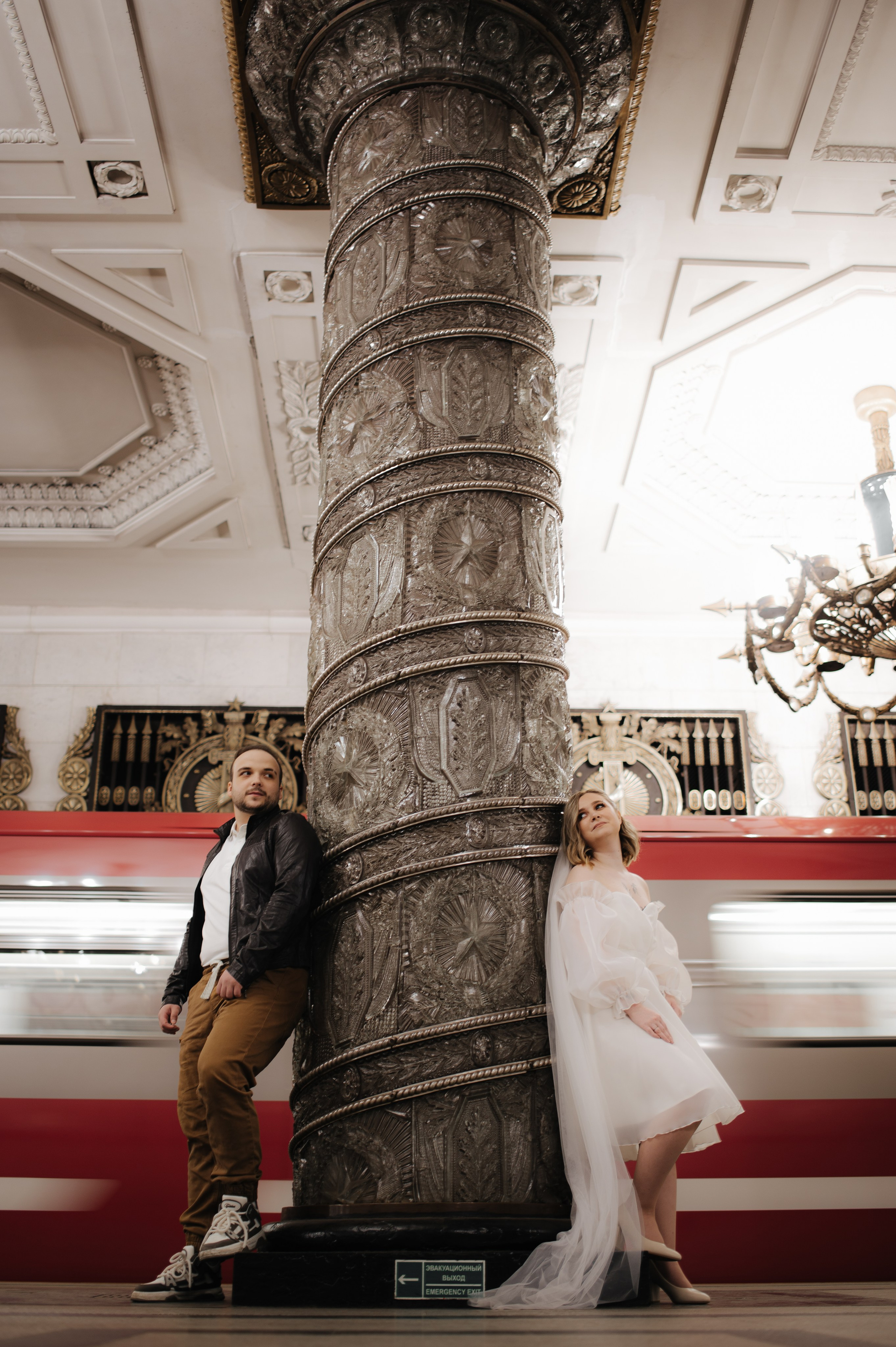 Свадебная в метро. Семейный и свадебный фотограф в Санкт-Петербурге Юлия Мельникова