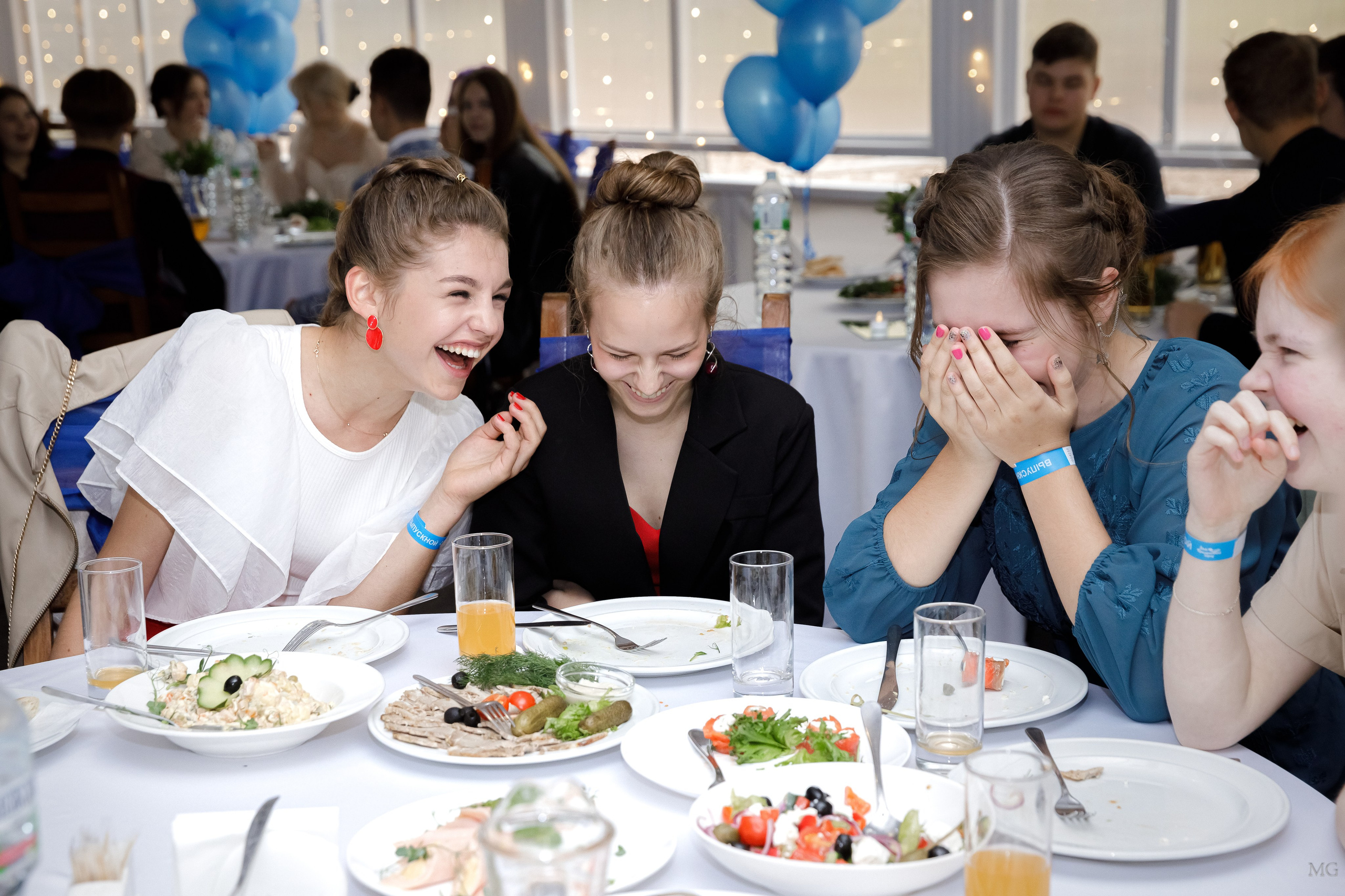 20.06.2024 Выпускной совместный Залесье. Маша Гонтарь Семейный домашний репортажный фотограф в Санкт-Петербурге