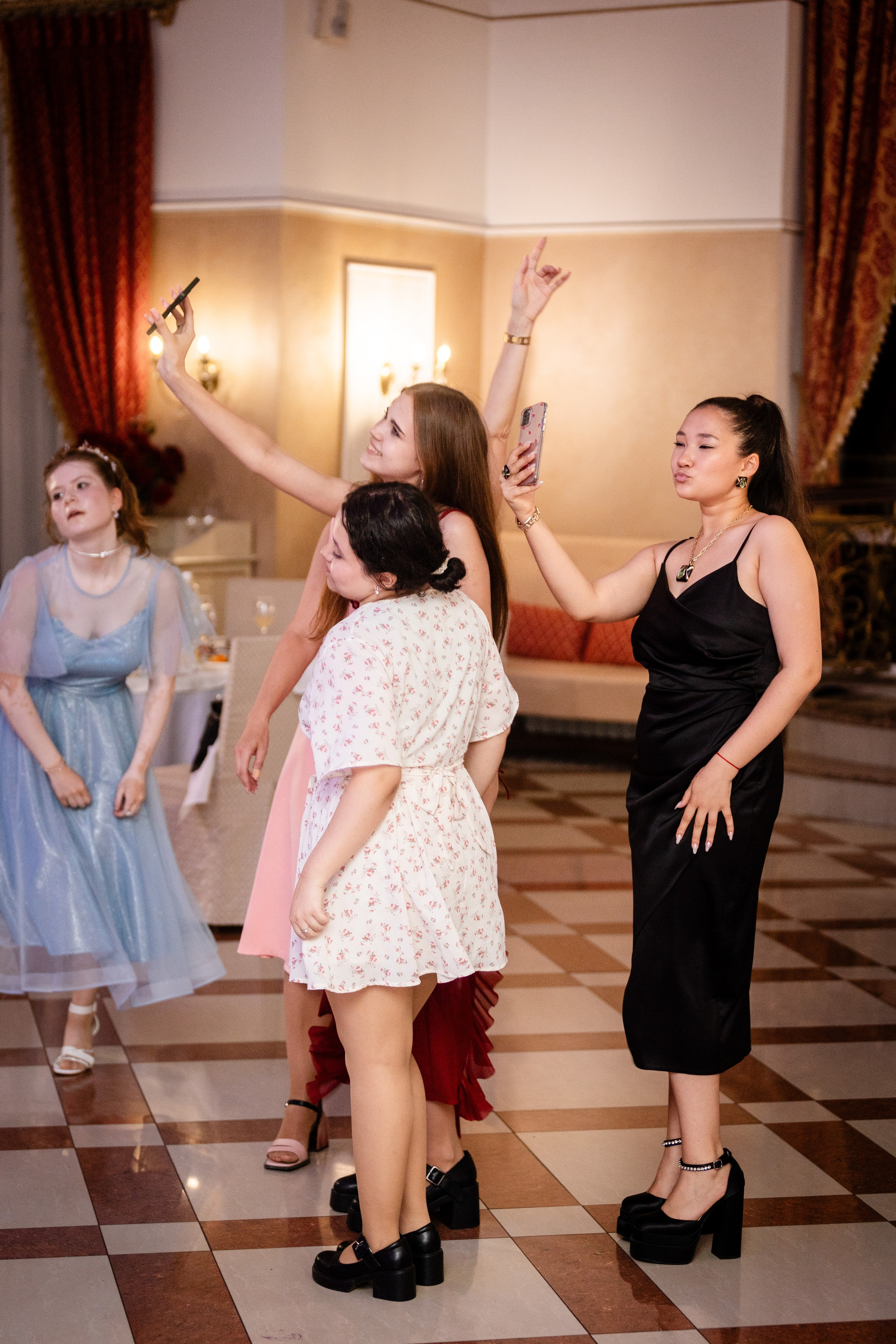 Школьный выпускной. Детский фотограф видеограф в Хабаровске Михаил Орлов