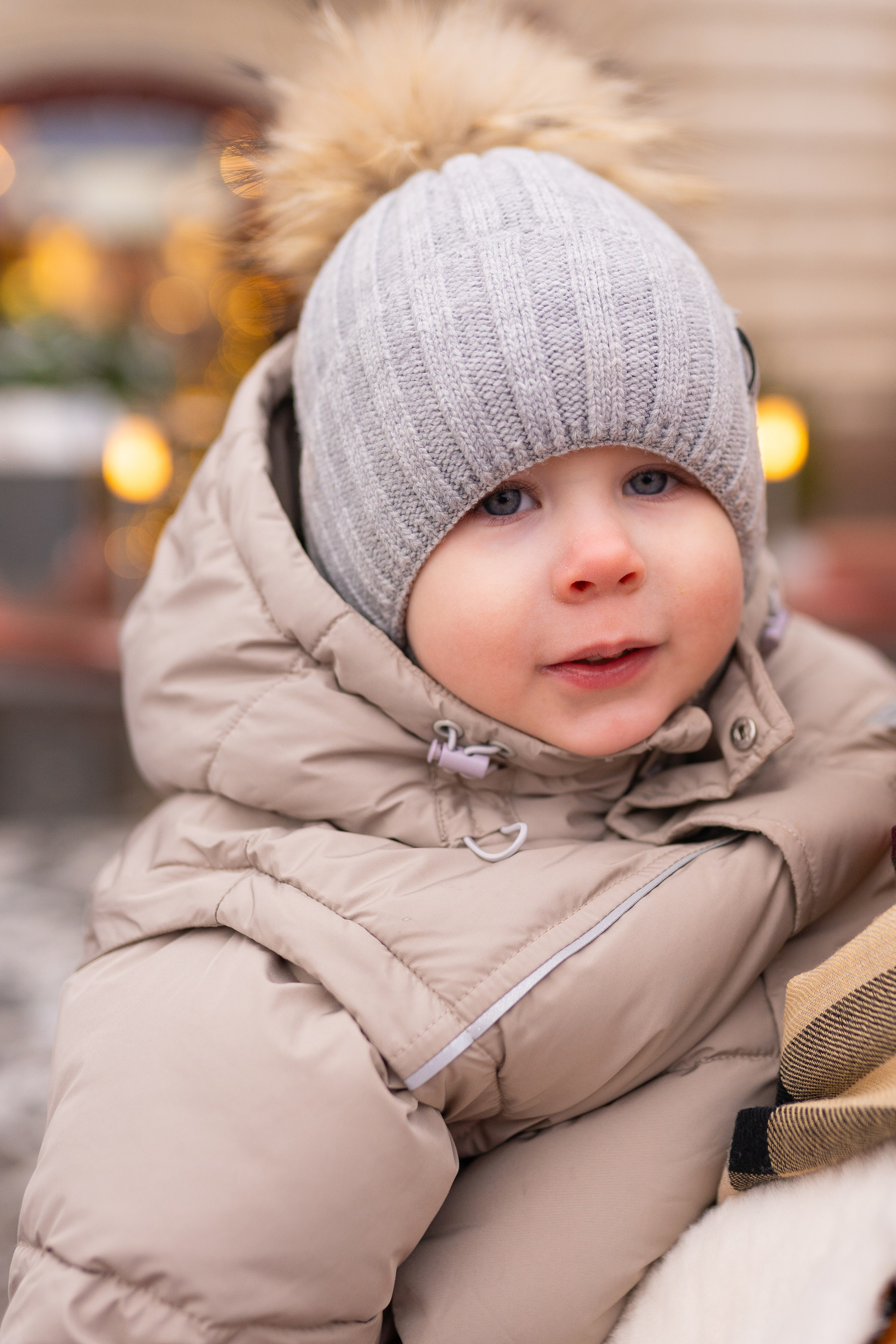 Павел, Егор и Наталия на ГУМ Ярмарке. Свадебный фотограф в Москве Анна Полушина