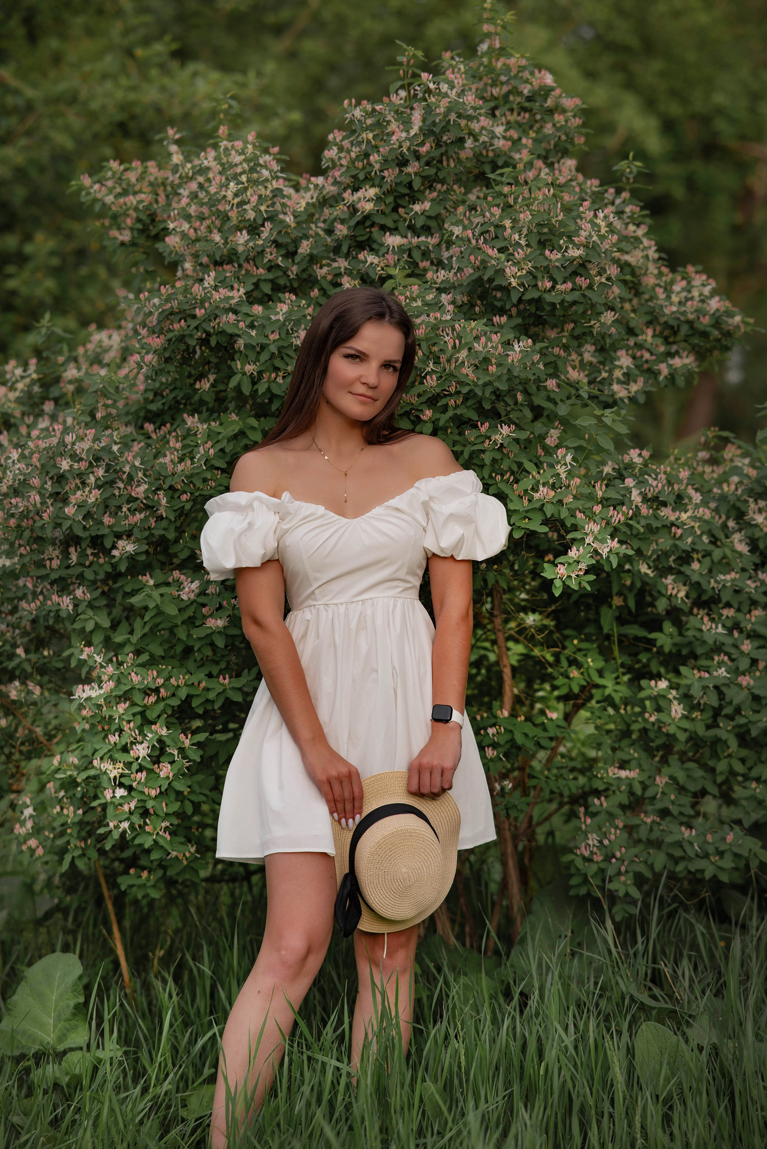 Вечерняя съёмка изящной девушки в парке города Абакан. Семейный и свадебный фотограф в Абакане Юлия Су