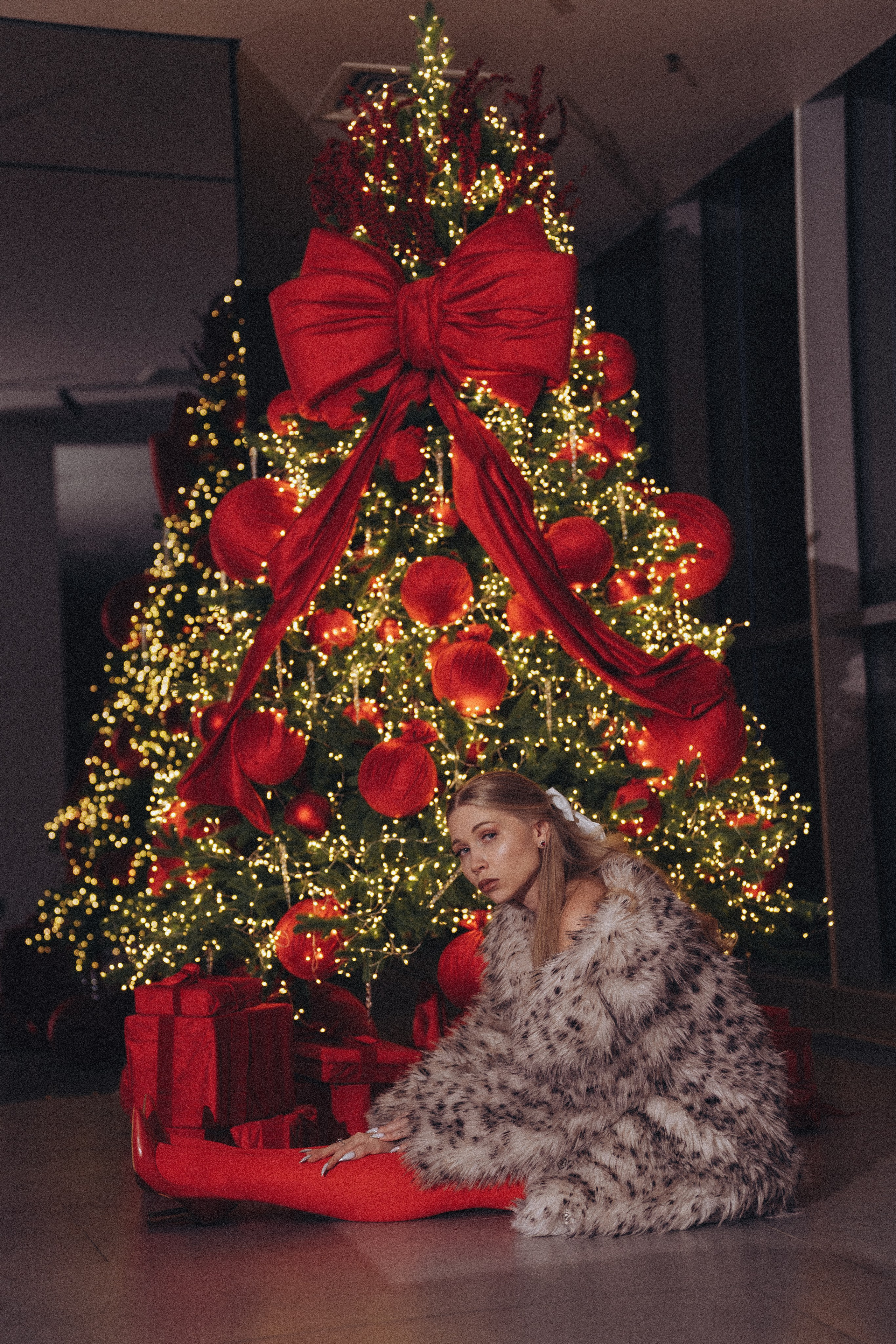 ФОТОСЕССИЯ К НОВОМУ ГОДУ В СТУДИИ С ЕЛОЧКОЙ КРАСИВЫЙ ОБРАЗ. Профессиональный фотограф, Санкт-Петербург — Виктория Богомолова