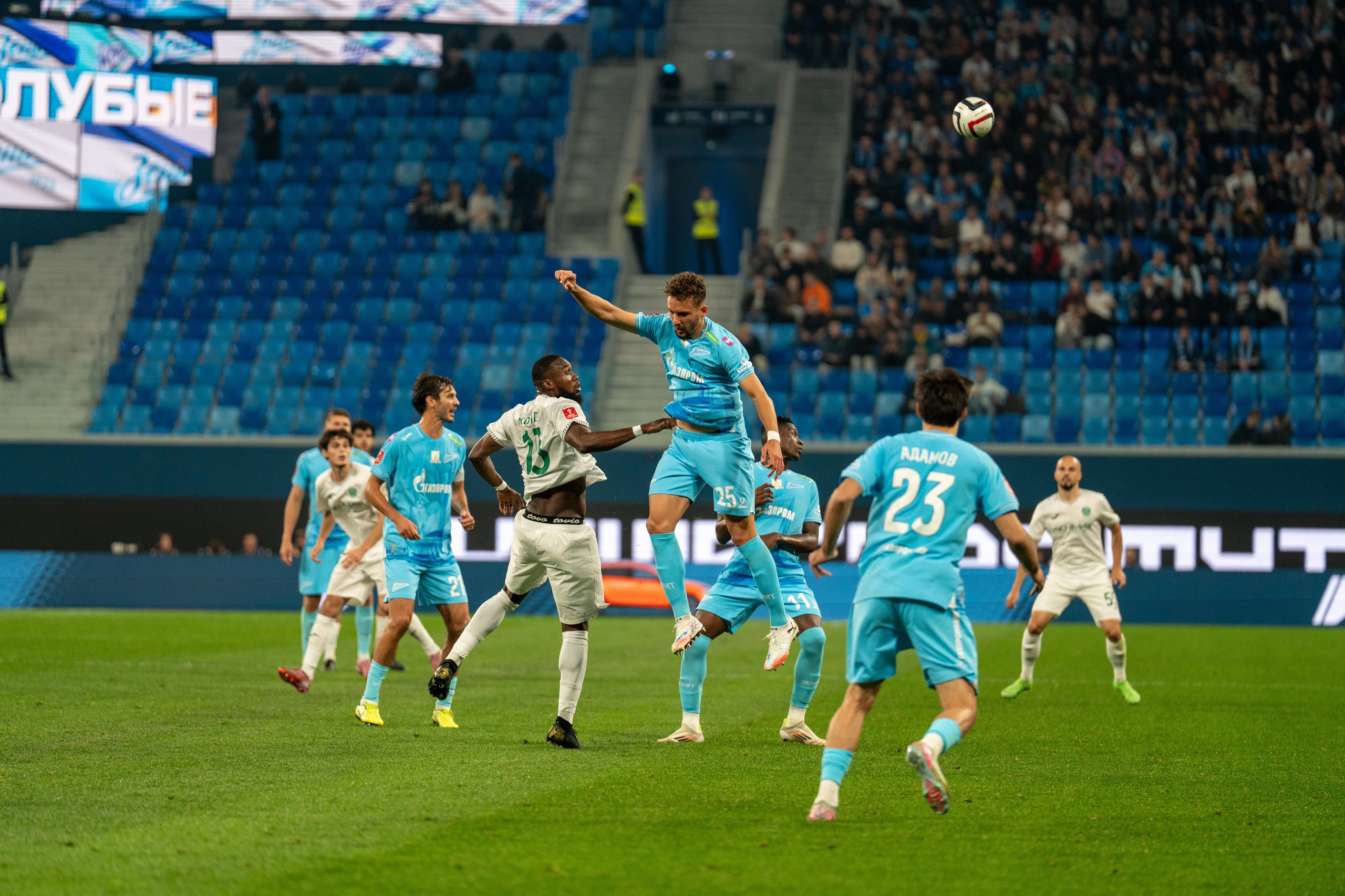 Репортажная спортивная съемка матча Зенит — Ахмат в Санкт-Петербурге