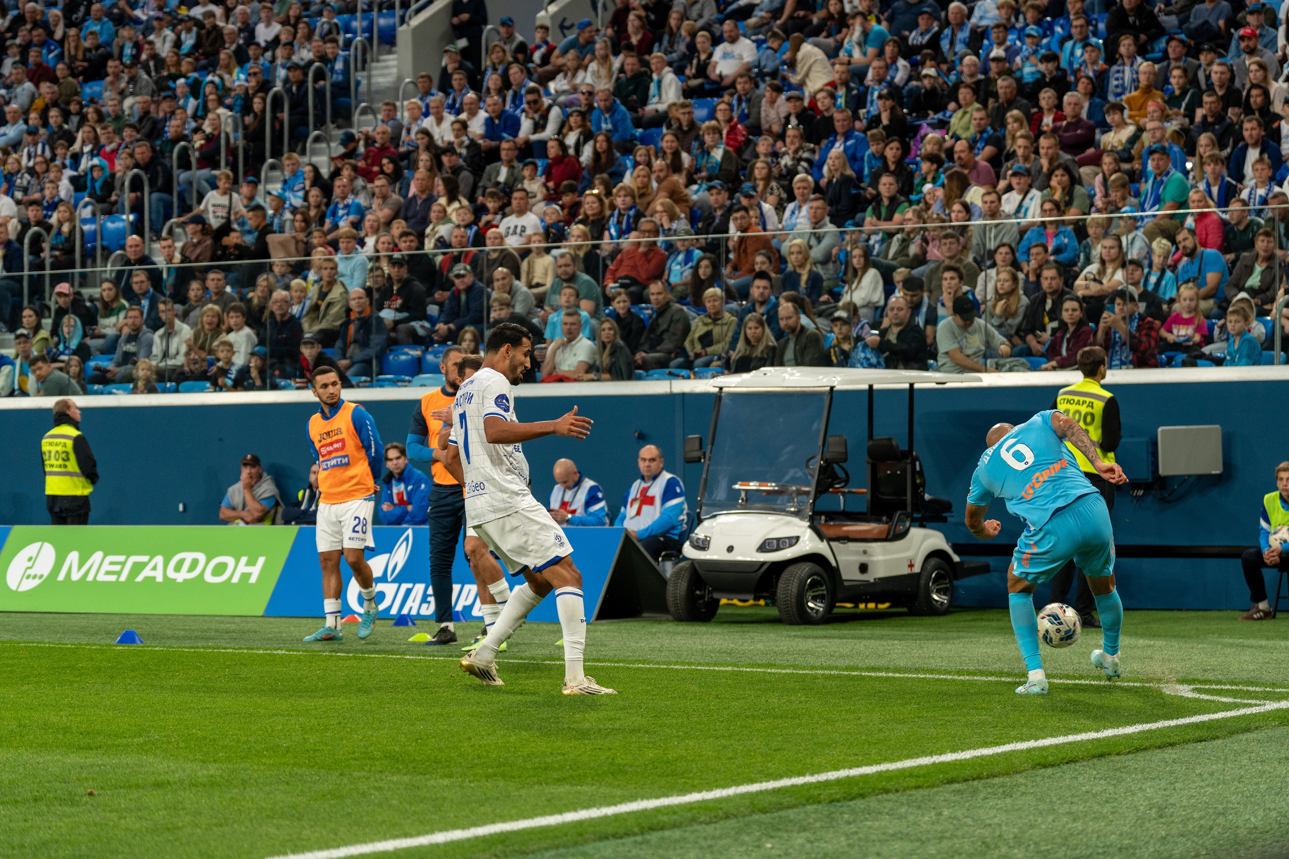 Спортивный фотограф Санкт-Петербург заснял подачу Зенита на Газпром Арене