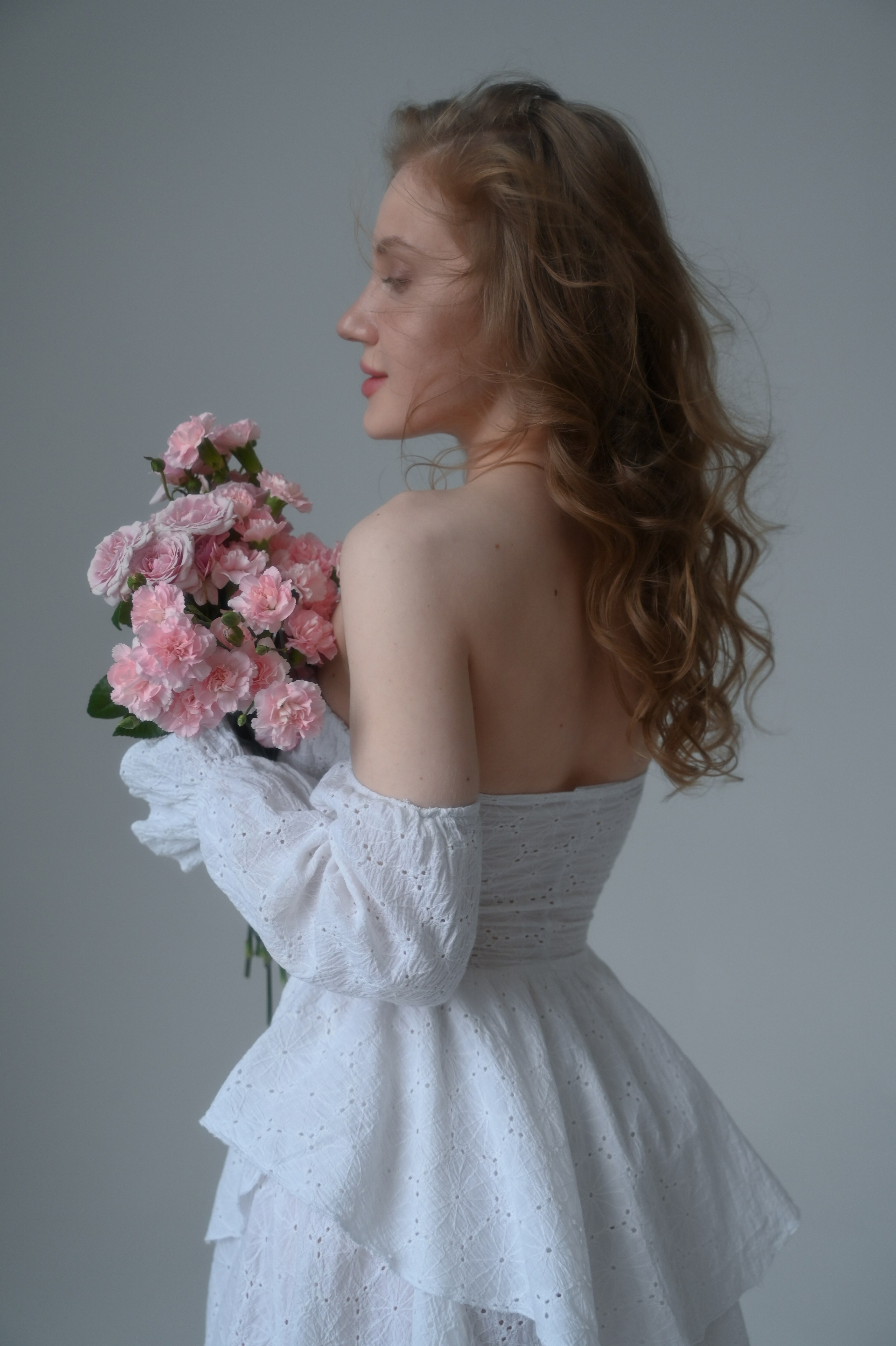 Женская фотосессия с цветами. Портретный фотограф в Москве Казьмина Олеся