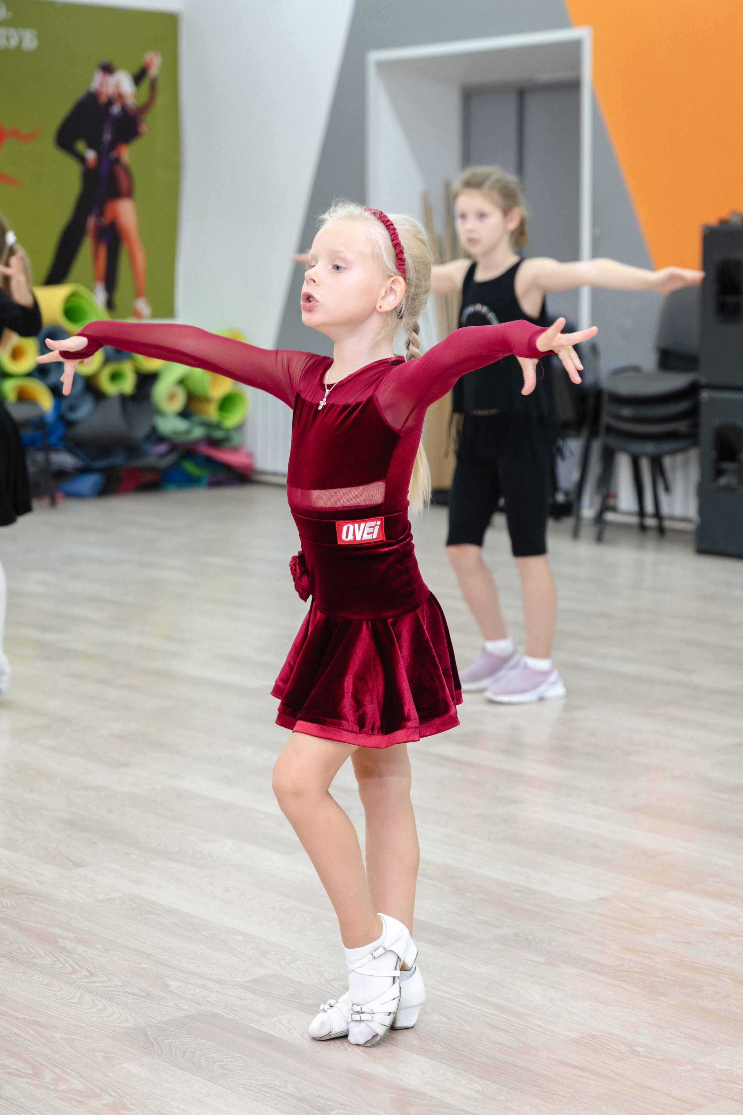 Группа 7-11 лет первый и второй год обучения. КонТакт — спортивные бальные танцы в Москве