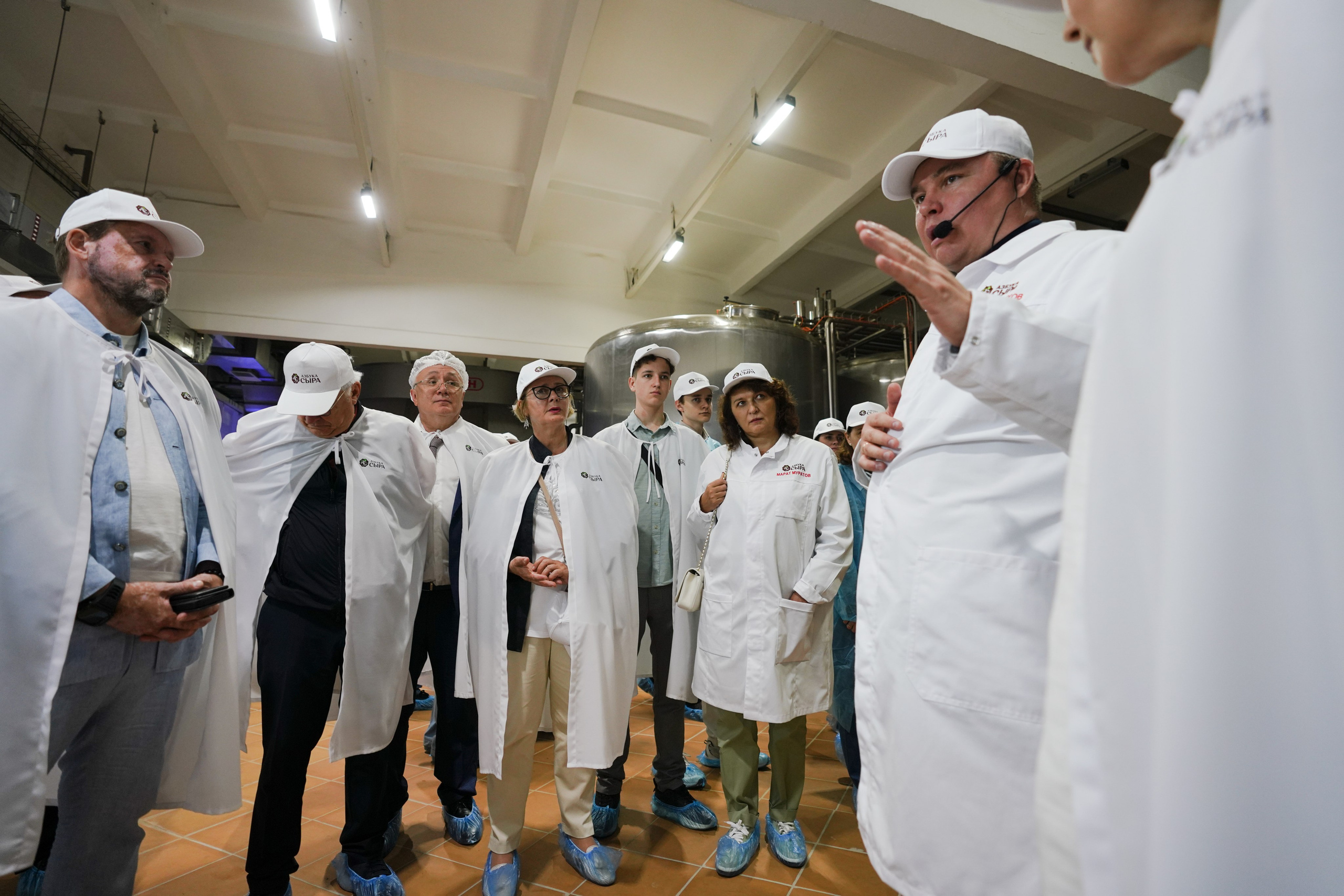 Съемка делегации на заводе Азбука сыра. Фотограф Казань