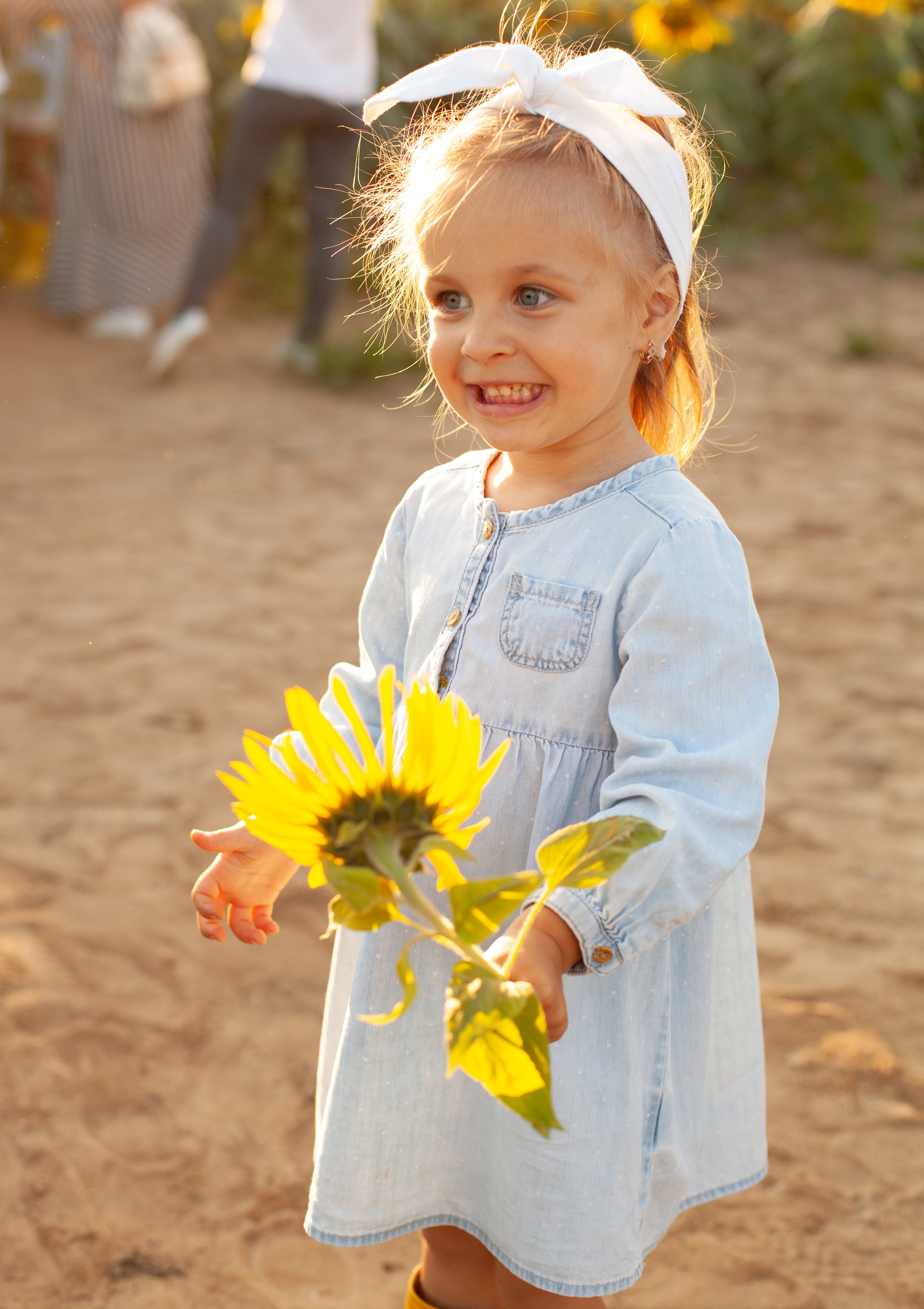 В цветочном поле. Портретный фотограф в Калининграде Алеся Раух