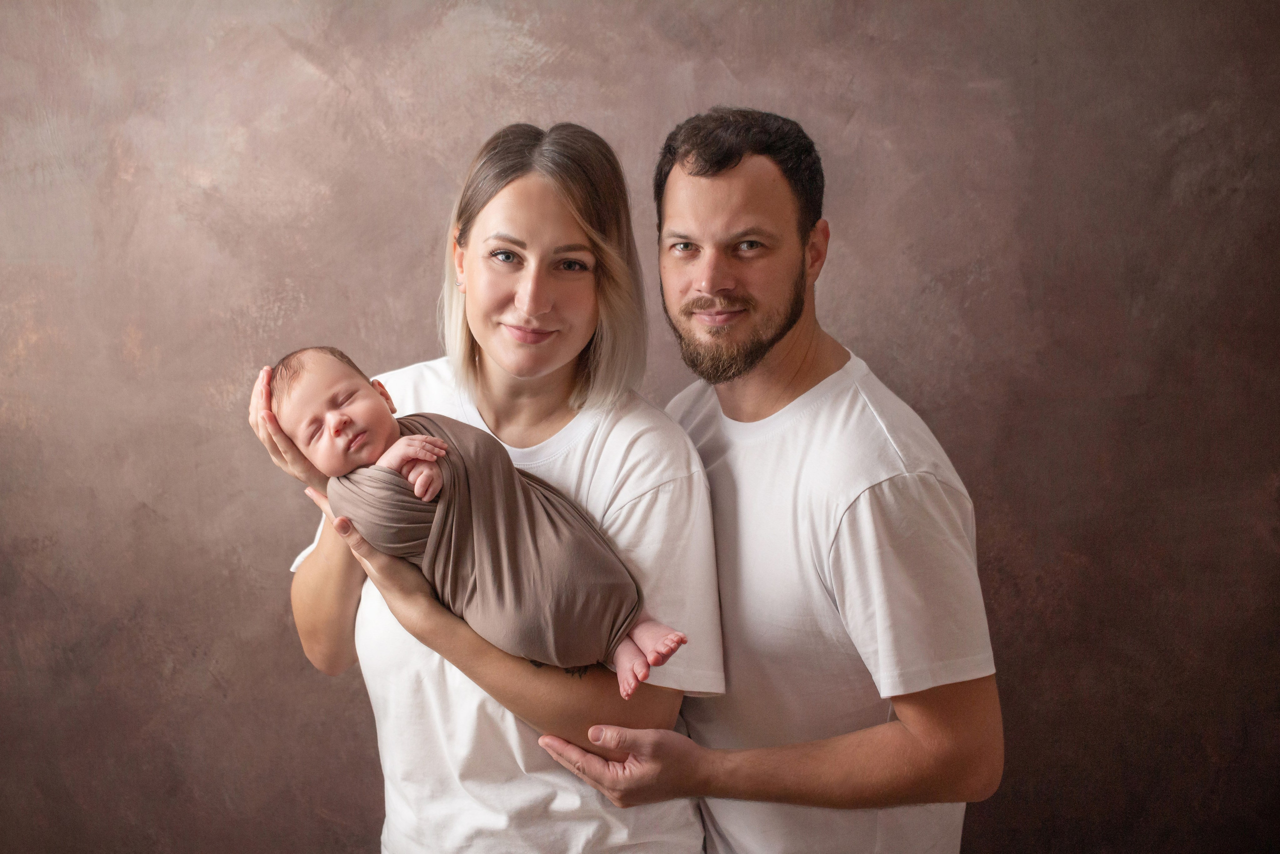 Кадры малыша с родителями. Фотограф новорождённых Анапа Елена Кушнарь