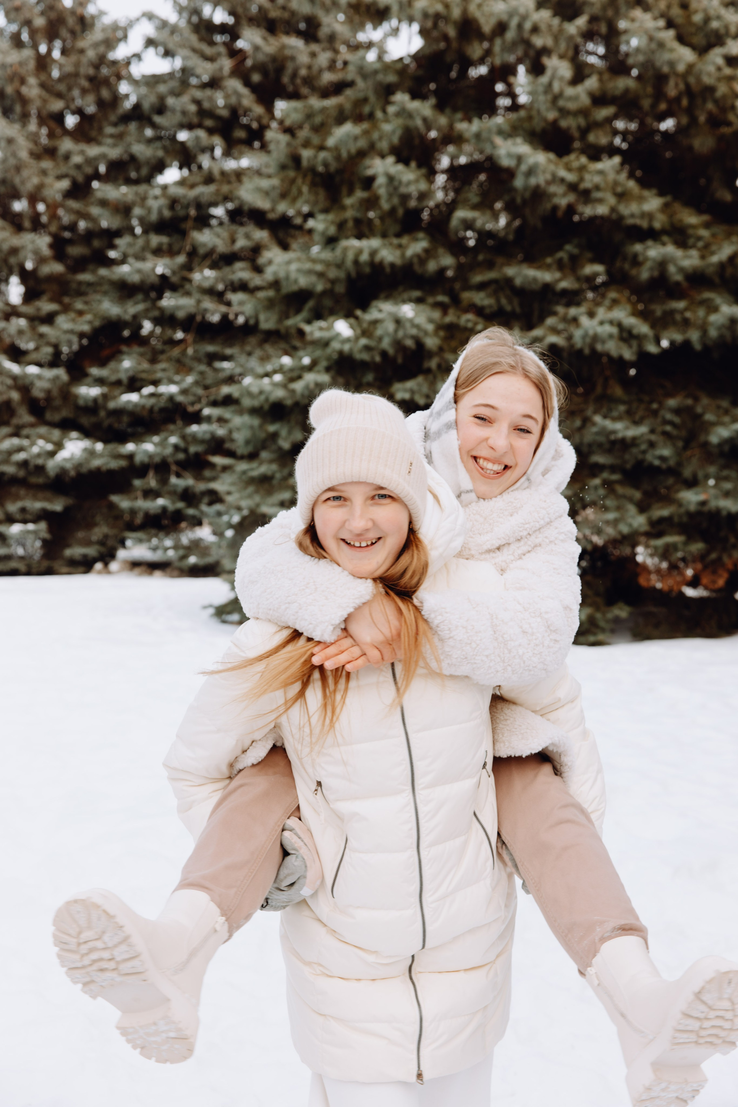 Школьные альбомы в Чернянке. Фотограф Максим Никонов