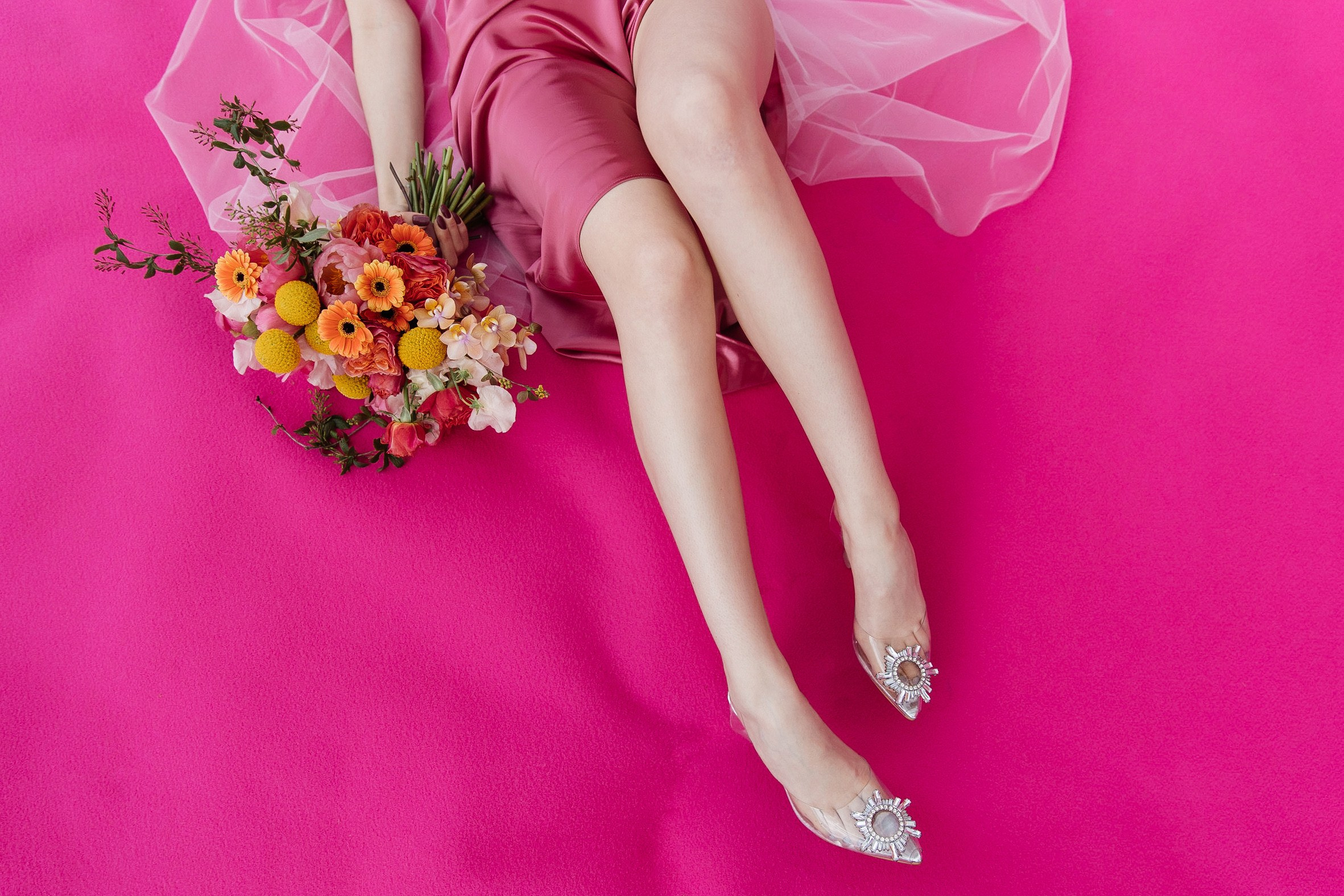 HOLDING_OUT_OF_THE_HERO. Wedding photographer in Europe