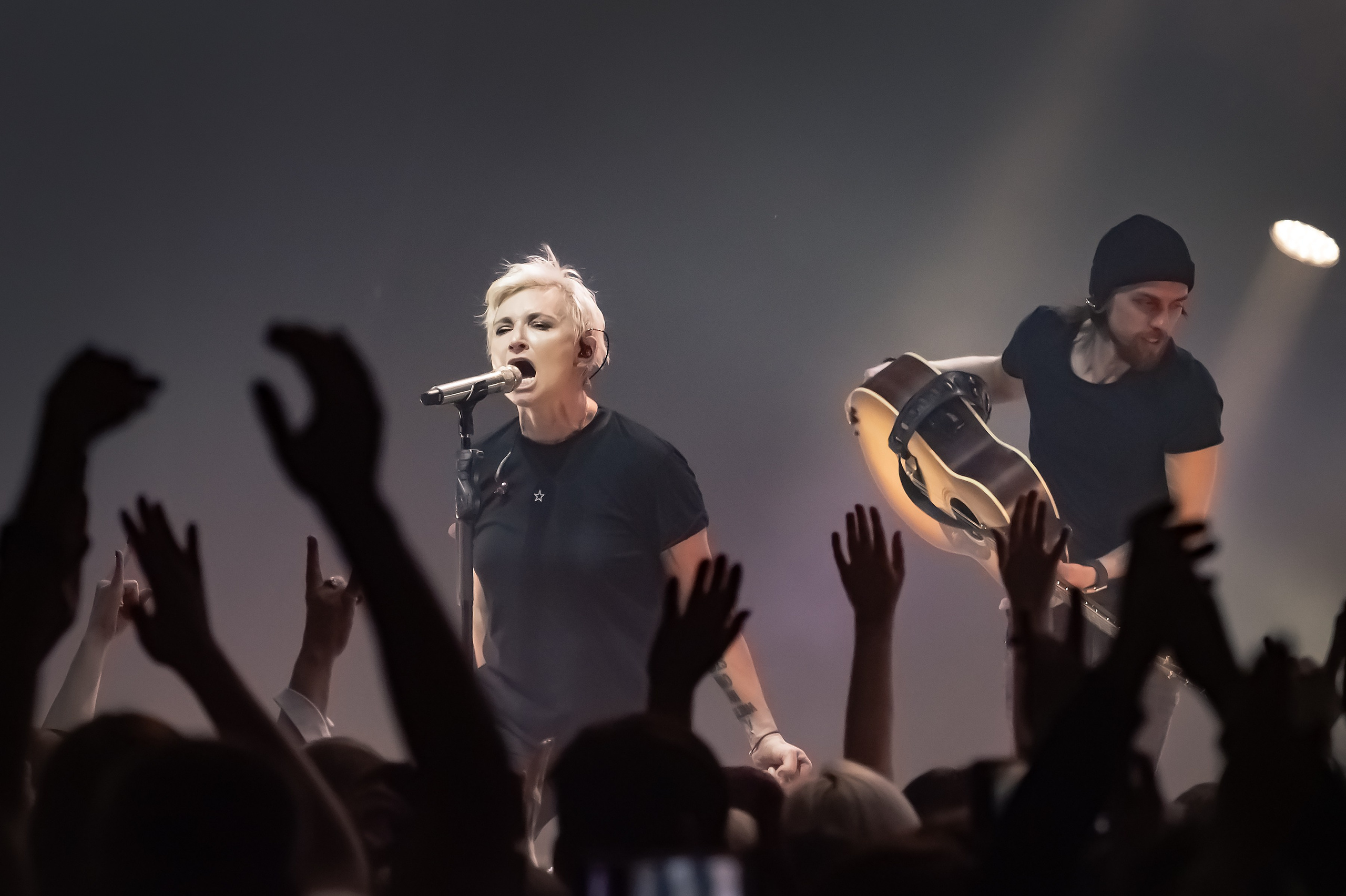 Концерт Арбениной. Репортажный, семейный и детский фотограф в Пензе и Заречном Арина Ермилова. Картины барельеф на заказ