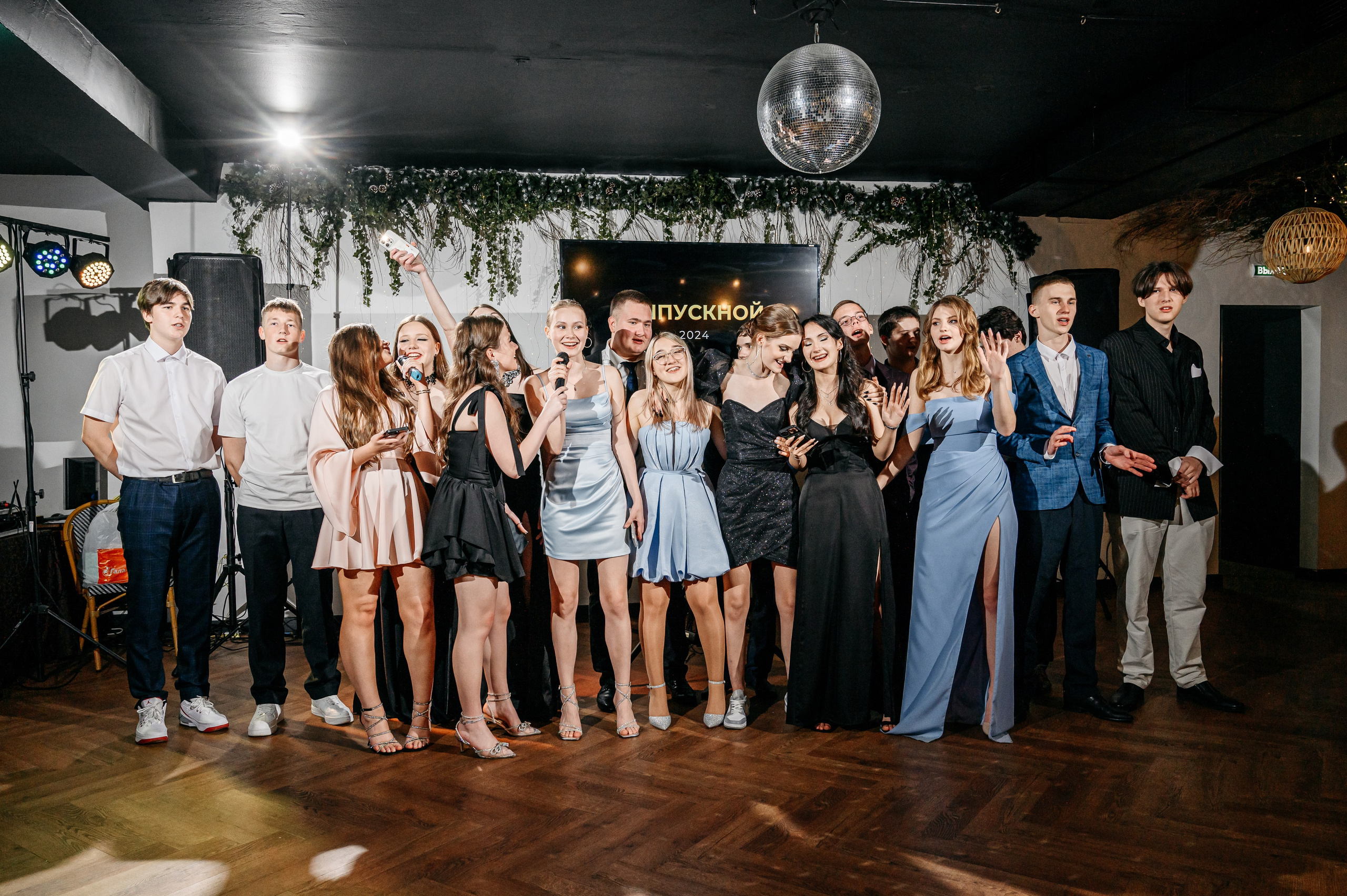 Выпускной Школа № 7. Фотограф Владивосток. Игорь Кирсанов