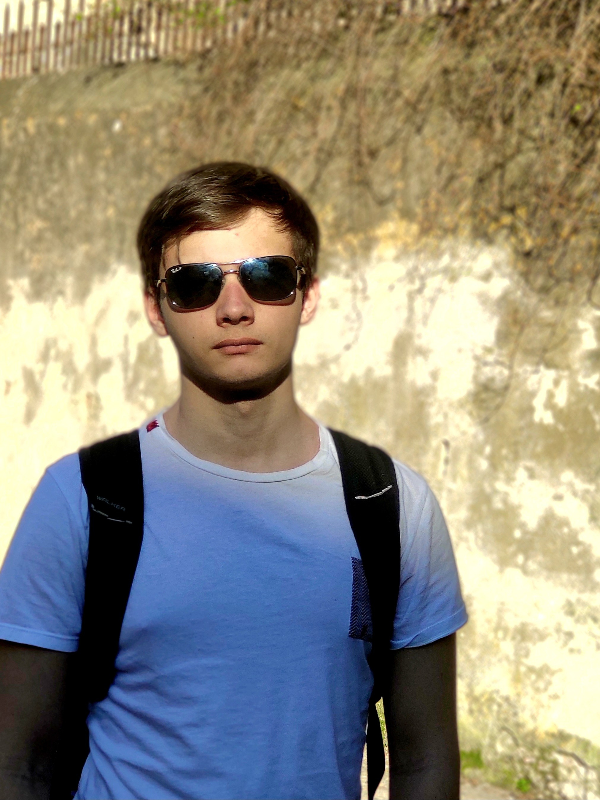 На солнышке припекает, больше 20 градусов точно