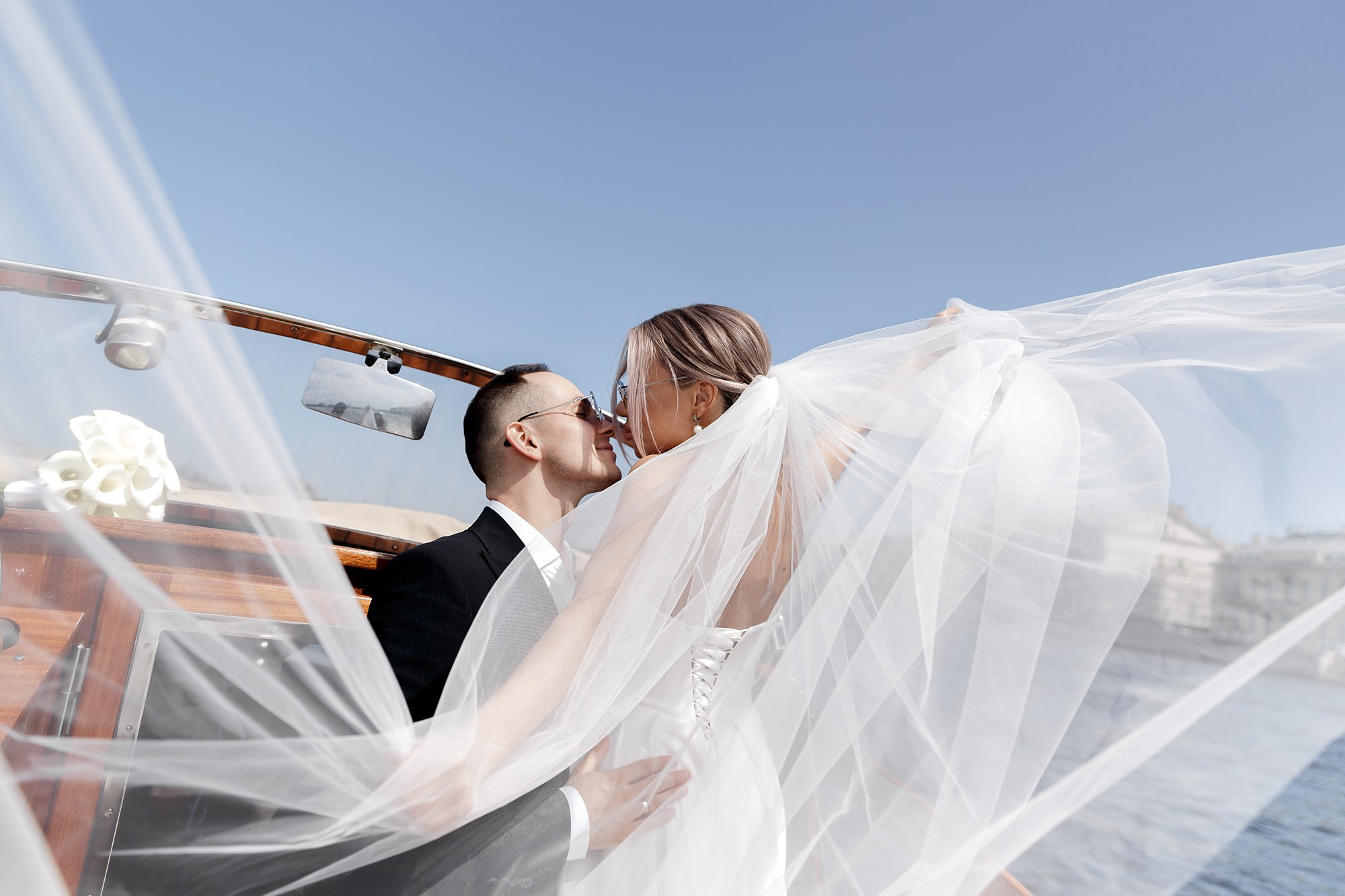 Свадьба на катере. Свадебный фотограф в Санкт-Петербурге Наталья Вендт