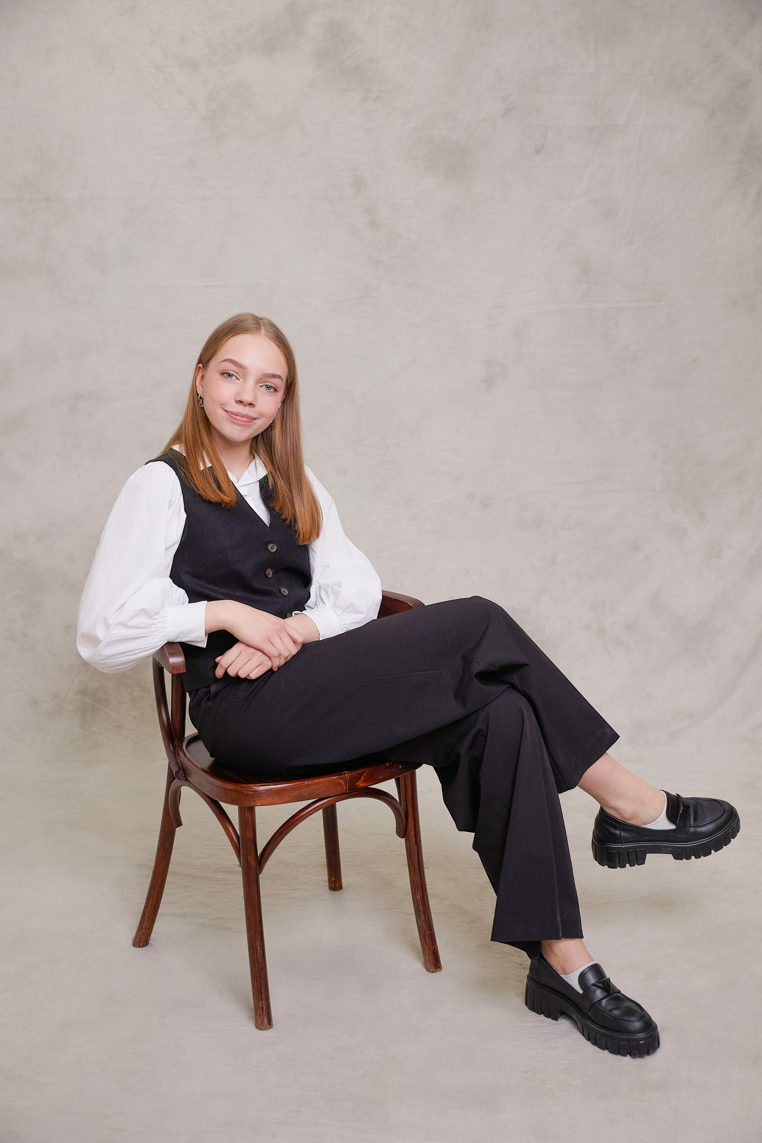 Стильный выпускной школьный альбом 9 и 11 класс «Классика» Тюмень. Выпускные альбомы в Тюмени для школ, садов, вузов спортивных секций