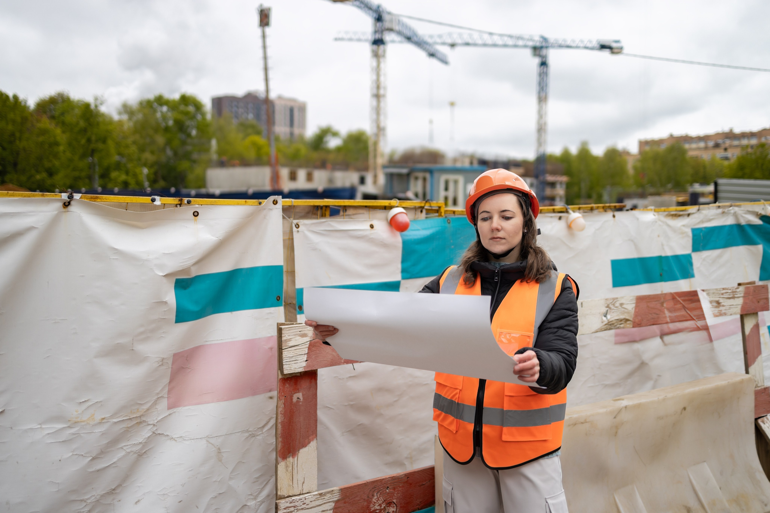 Фотосессия «Стройка» модель Ирина. Репортажный, семейный и студийный фотограф в Москве Демин Алексей