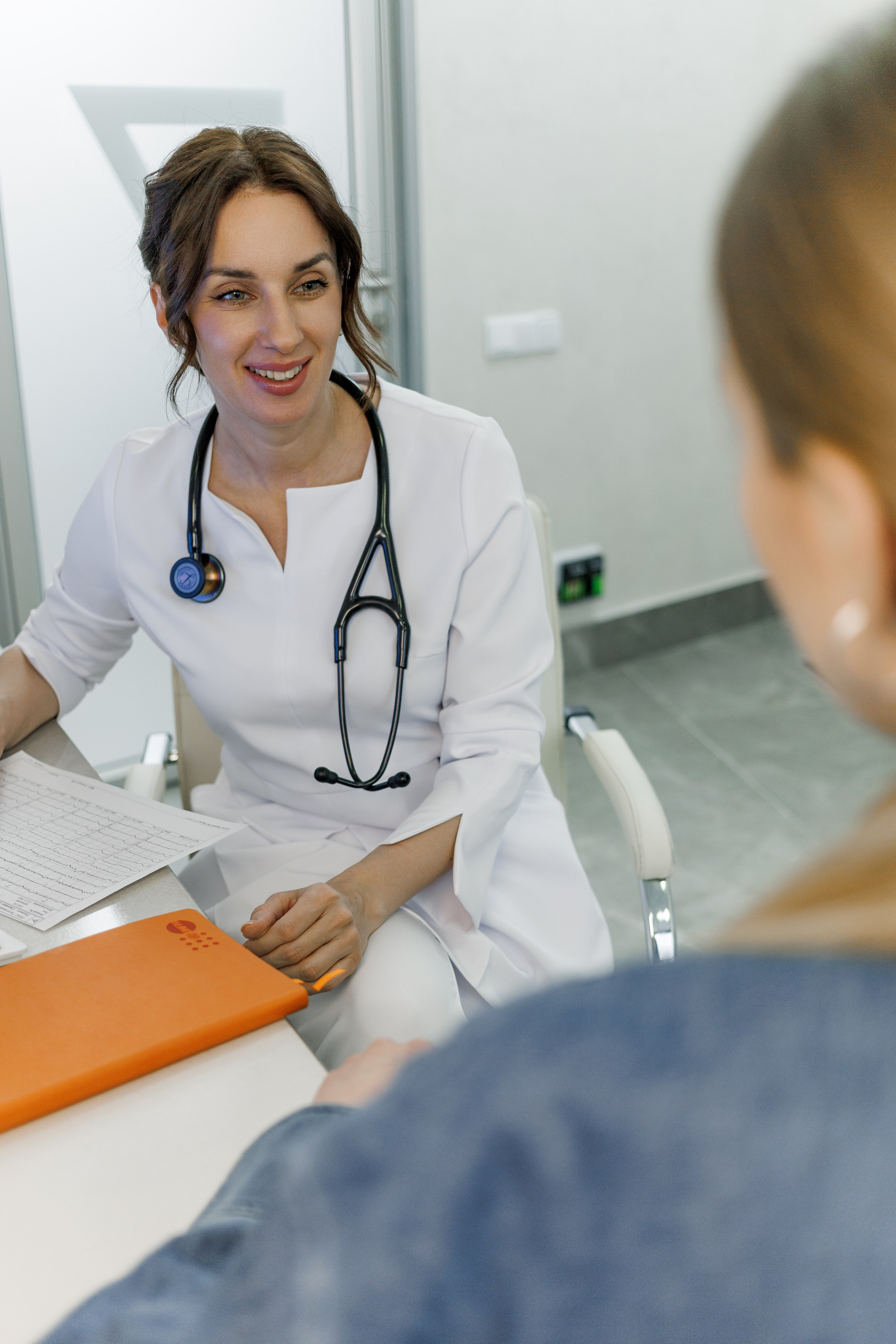 Фотосессия кардиолога в кабинете | Пример съёмки для врача | Анна Островская. КОНТЕНТ ФОТОГРАФ