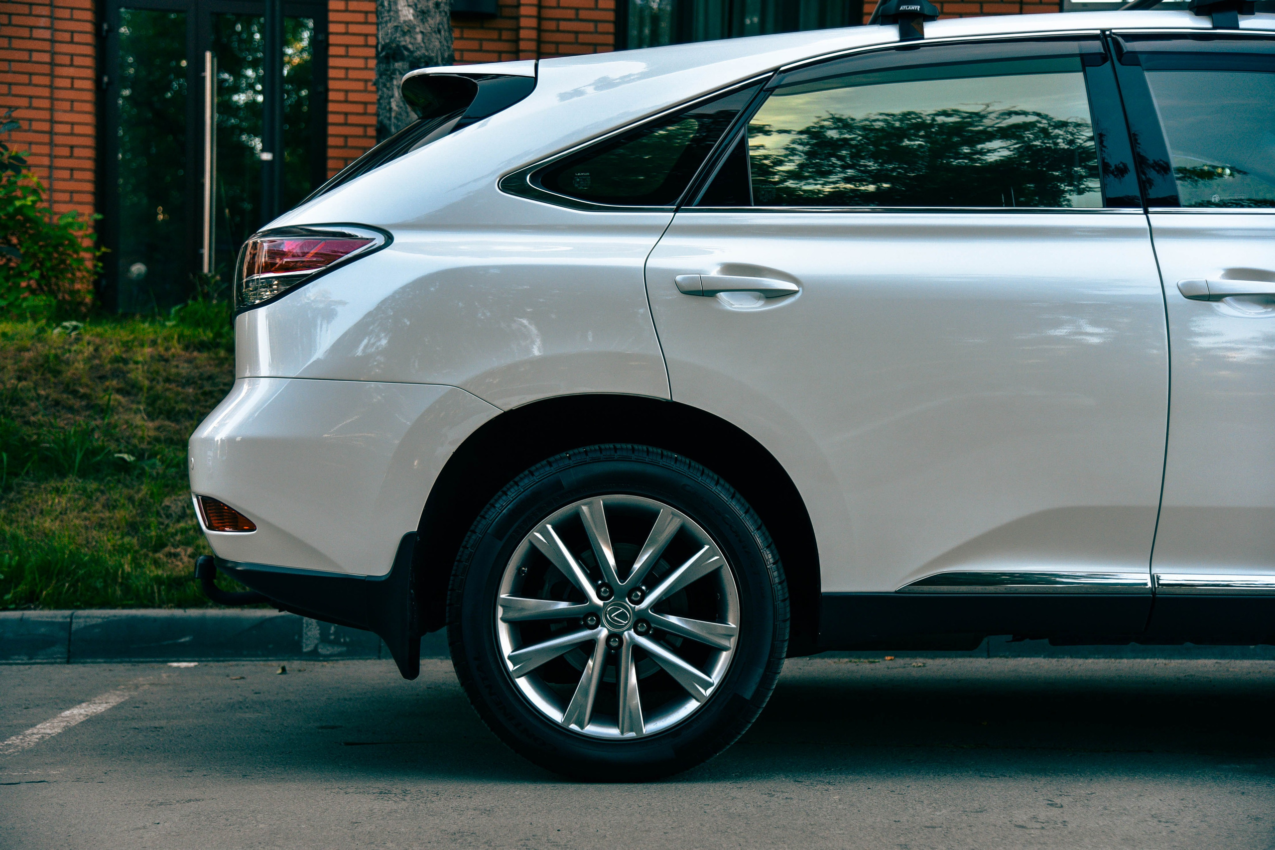 Профессиональная фотосессия Lexus в&nbsp;Новосибирске. Автомобильный фотограф Чанчин Владимир: детальные снимки кузова, интерьера и&nbsp;динамики. Съемка автомобиля для продажи