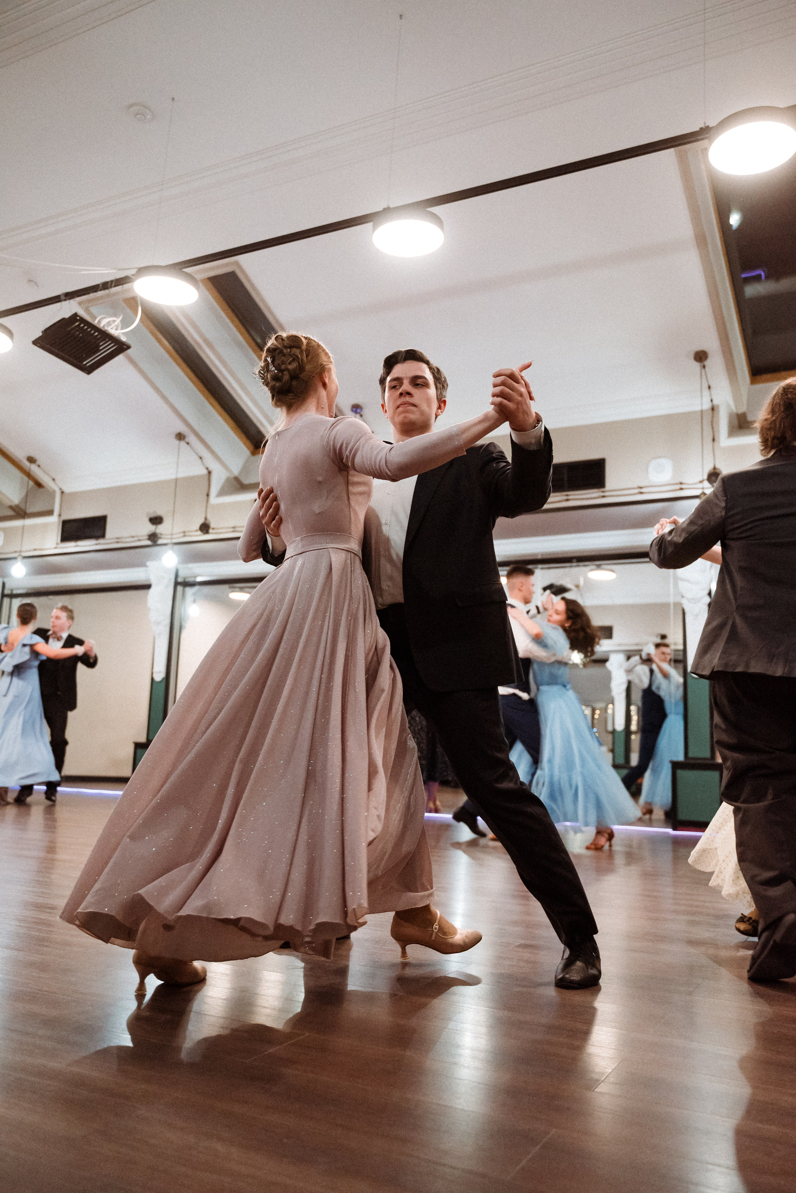 Танцевальный вечер школы «Реверанс». Портретный фотограф в СПб Степан Клеменче
