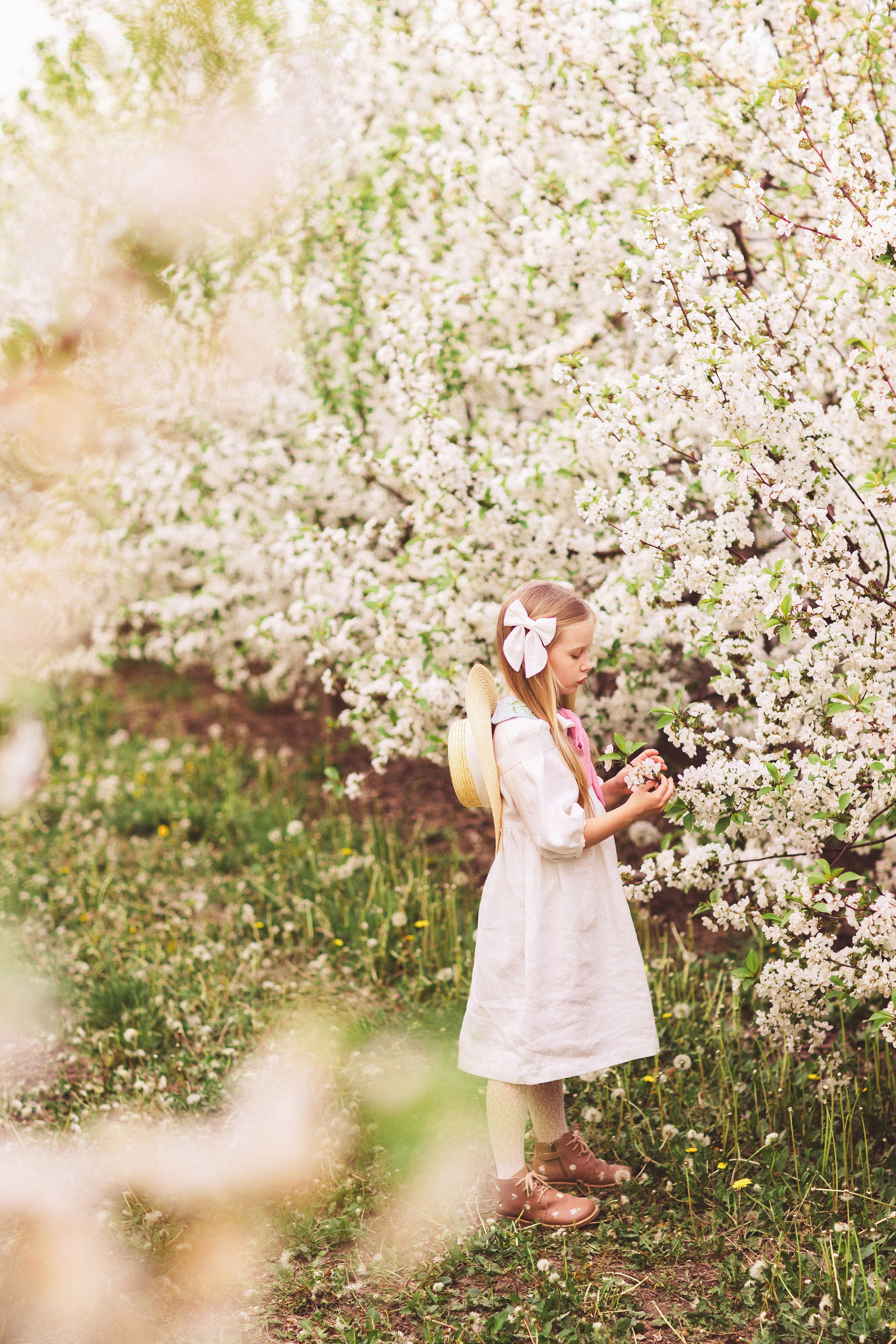 Фотосессия в цветущем саду с козочкой. Семейный и детский фотограф в Краснодаре Анна Трашкова