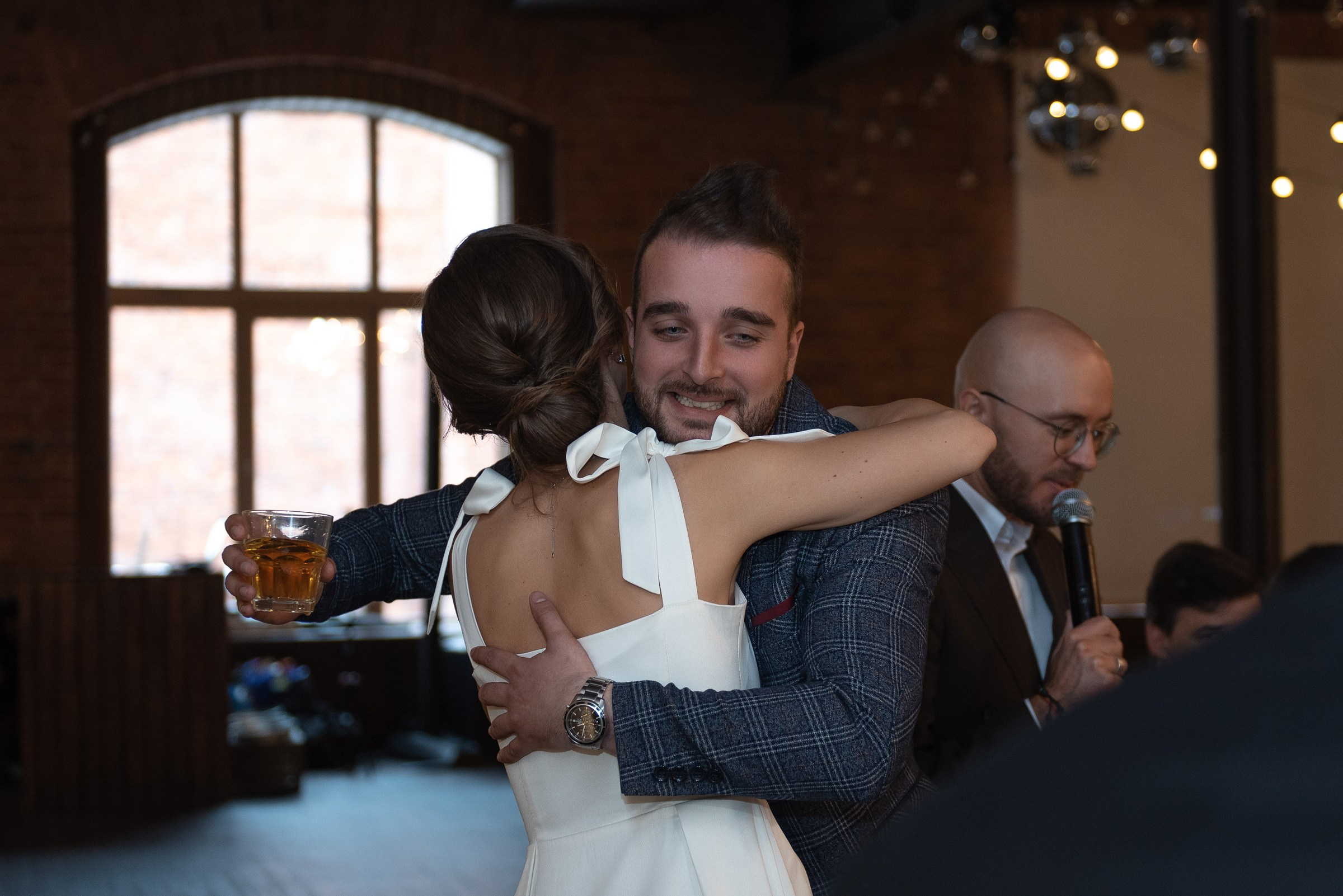 свадебный банкет в весеннем лофте