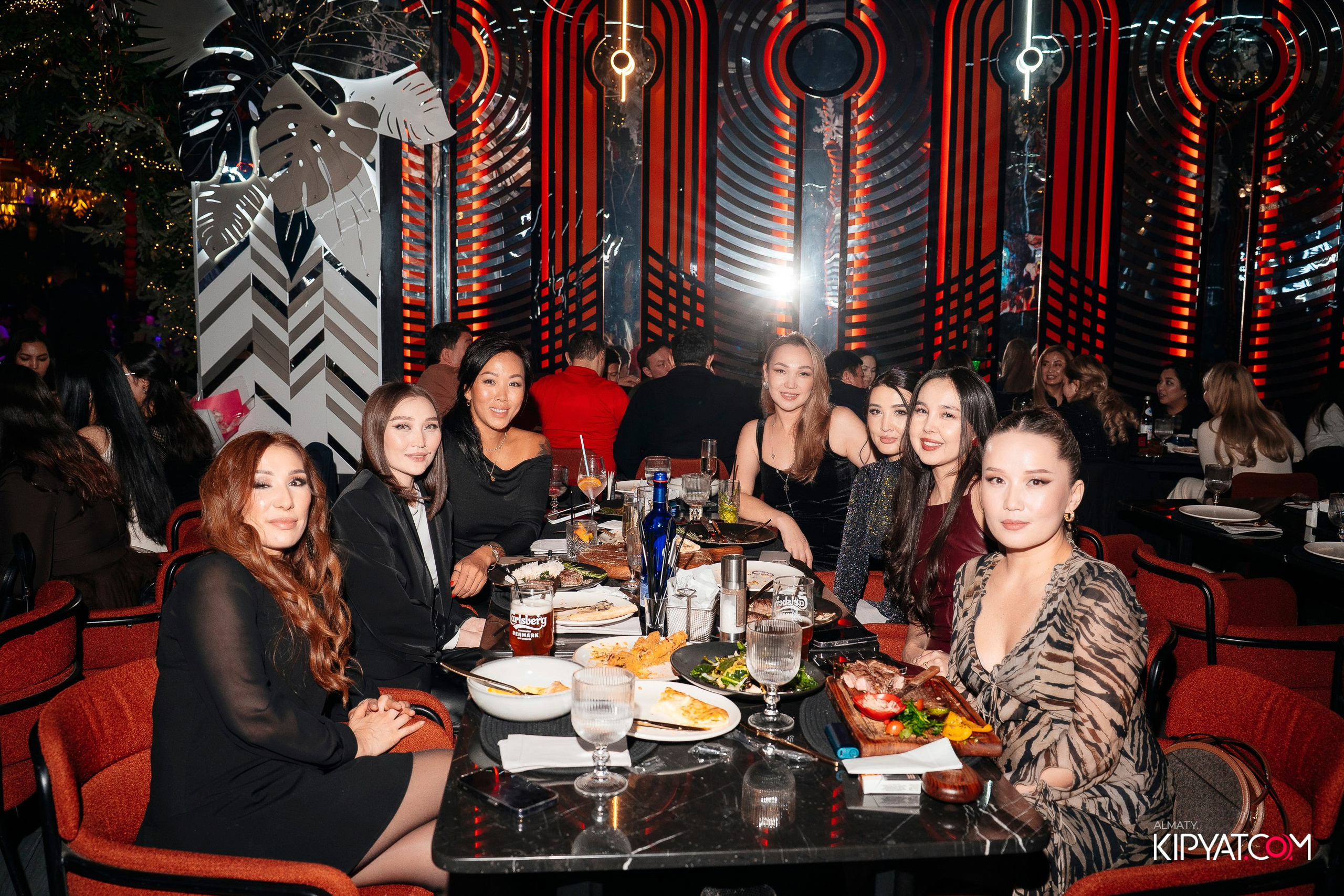 FRIENDS BAR & TERRACE. КИПЯТКОМ АЛМАТЫ! Фотосъемка мероприятий в Алматы