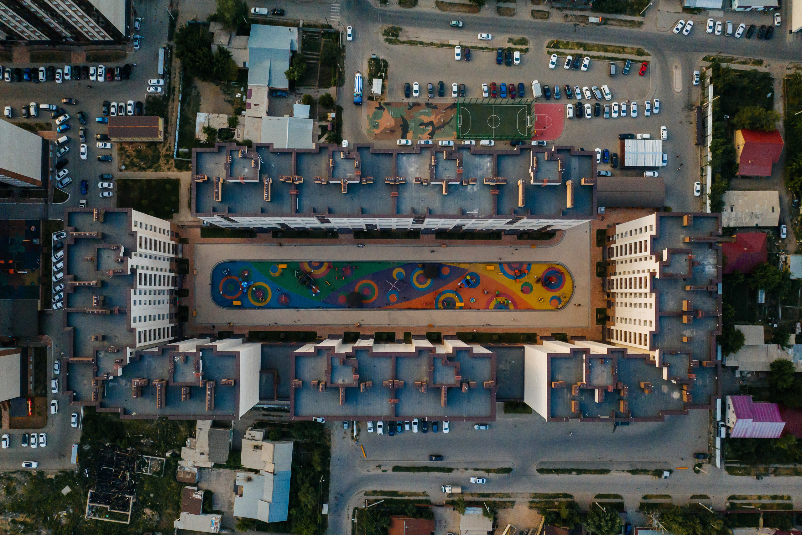 Проект 5. Сбор фотографии ЖК для клипа «Хочу квартиру от Габита». Дата: май 2022. Профессиональный фотограф в городе Астана/Алматы Даурен Сембаев