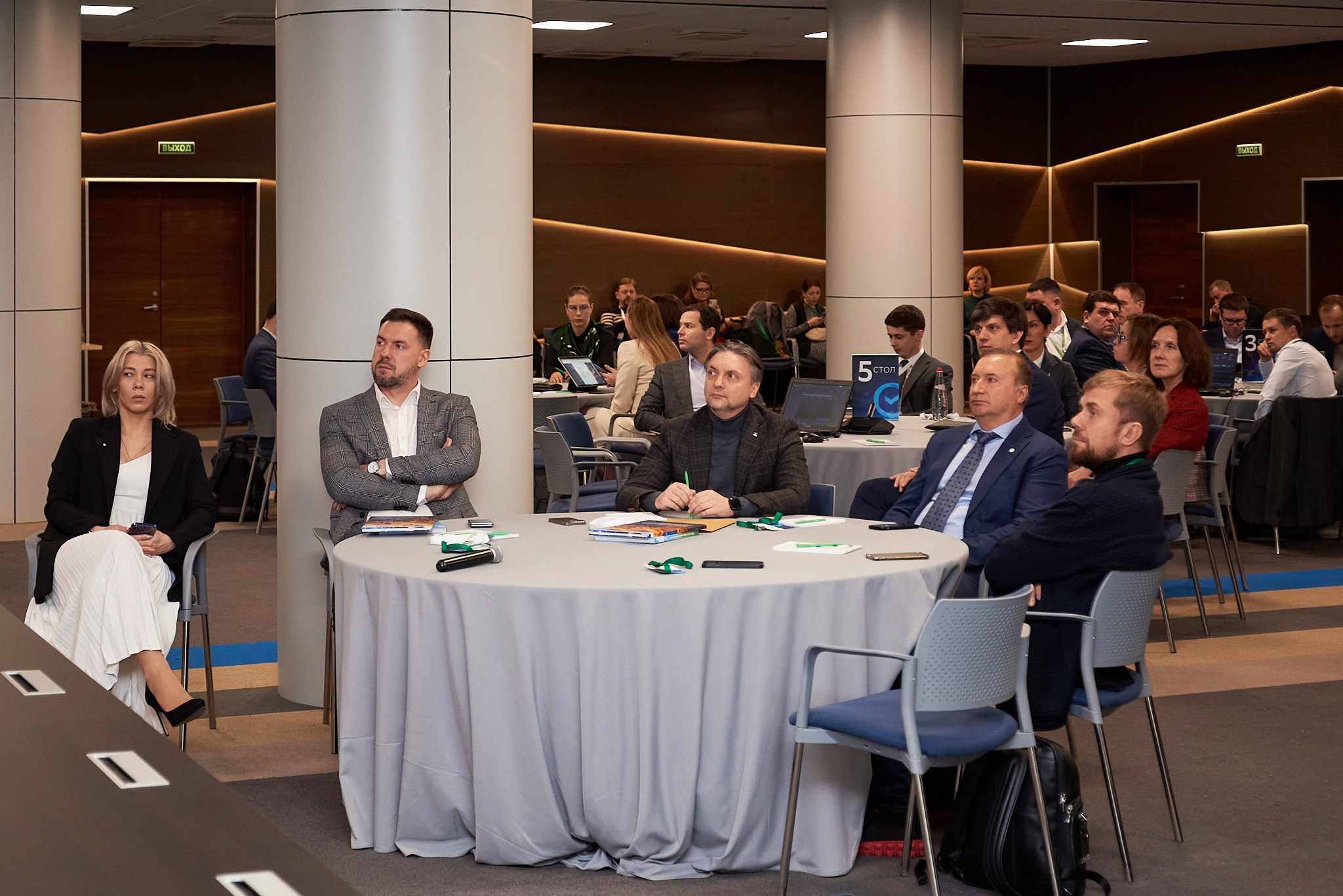 Дизайн-сессия ИИ трансформации Санкт-Петербурга. Иван Ступа, репортажный фотограф в Санкт-Петербурге и Ленинградской области