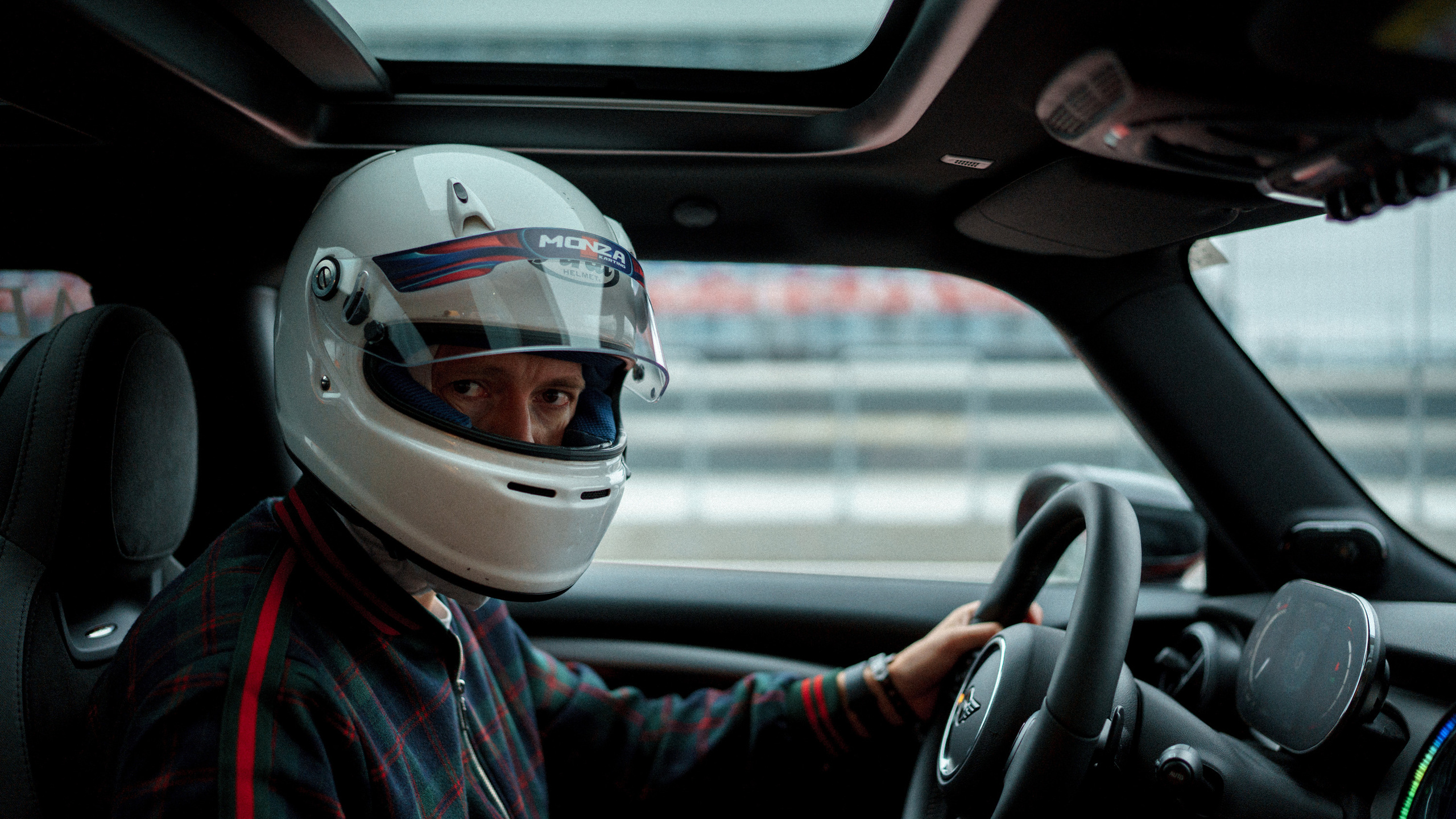 Бренд Mini на автодроме Игора-Драйв. Асхат Бардынов