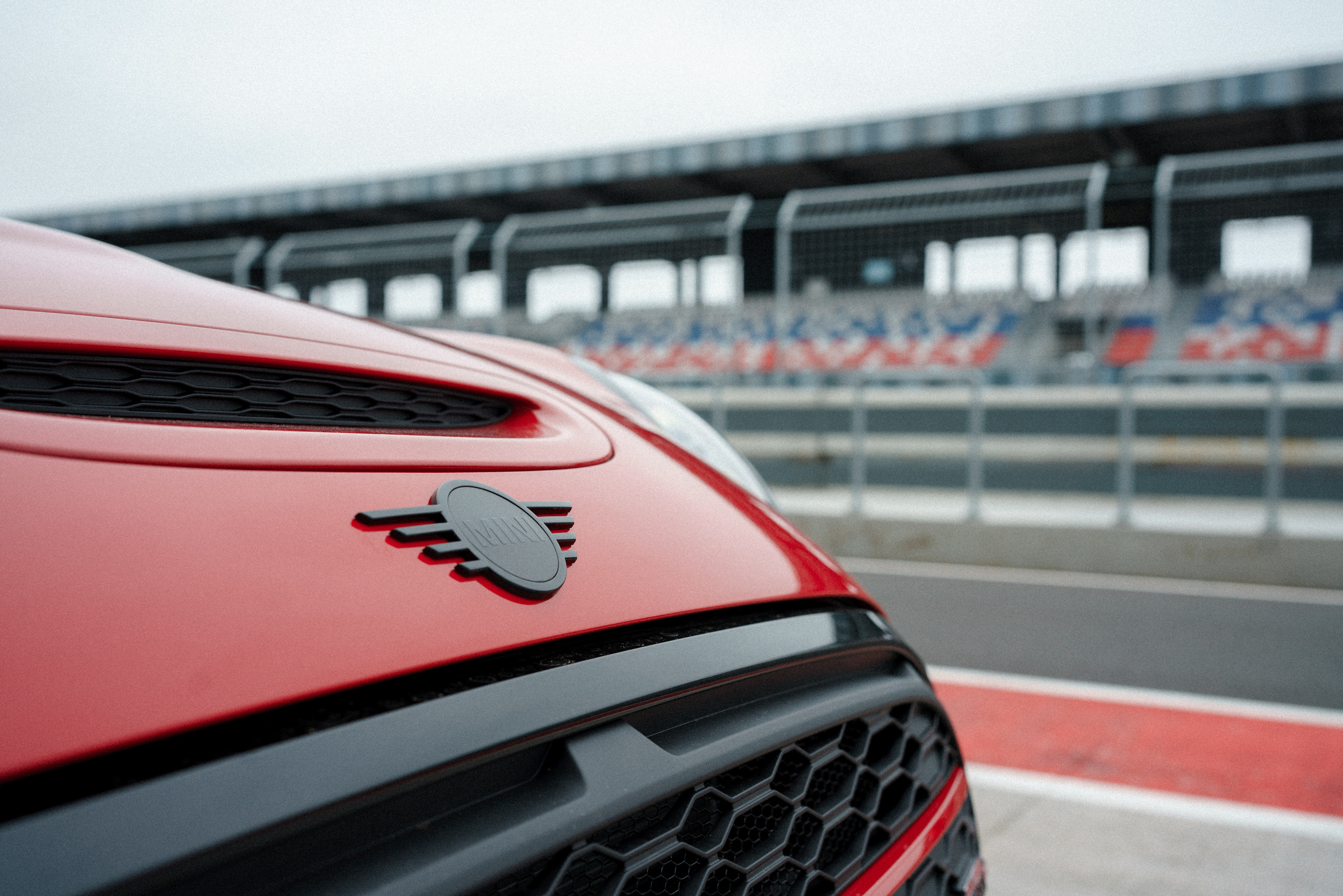 Бренд Mini на автодроме Игора-Драйв. Асхат Бардынов