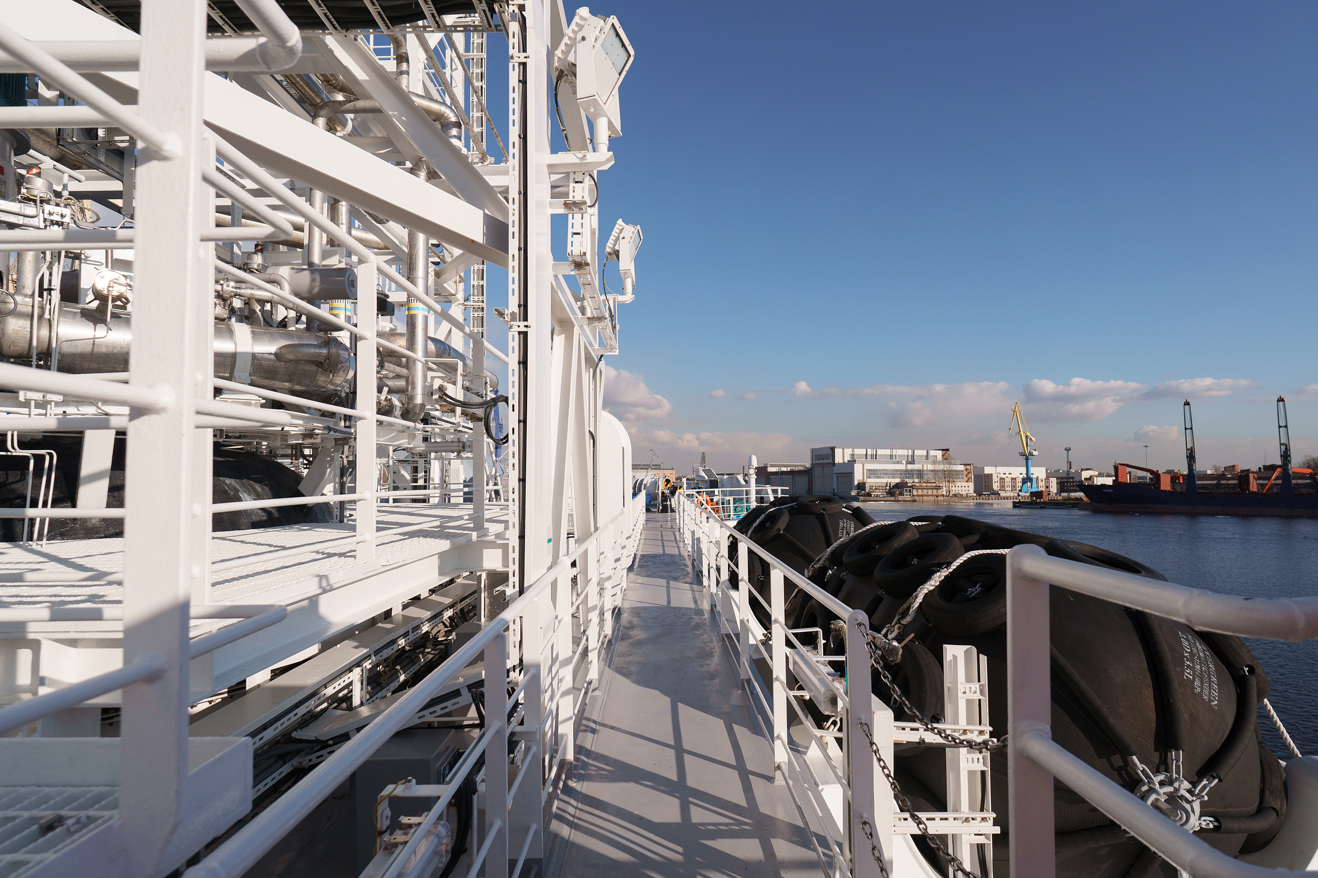 Судно Дмитрий Менделеев. Асхат Бардынов