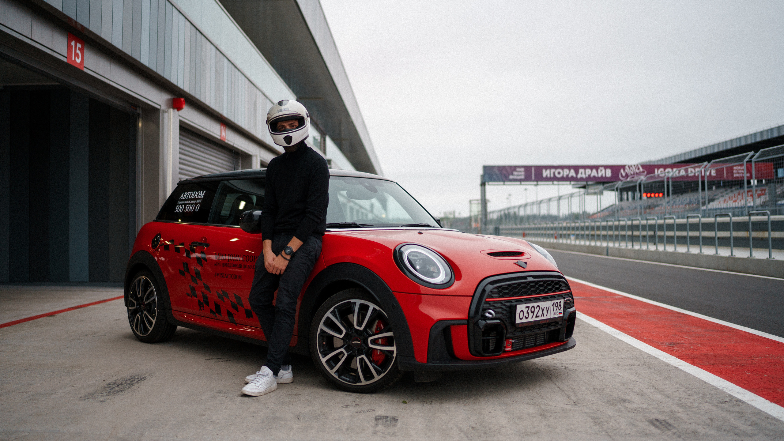 Бренд Mini на автодроме Игора-Драйв. Асхат Бардынов