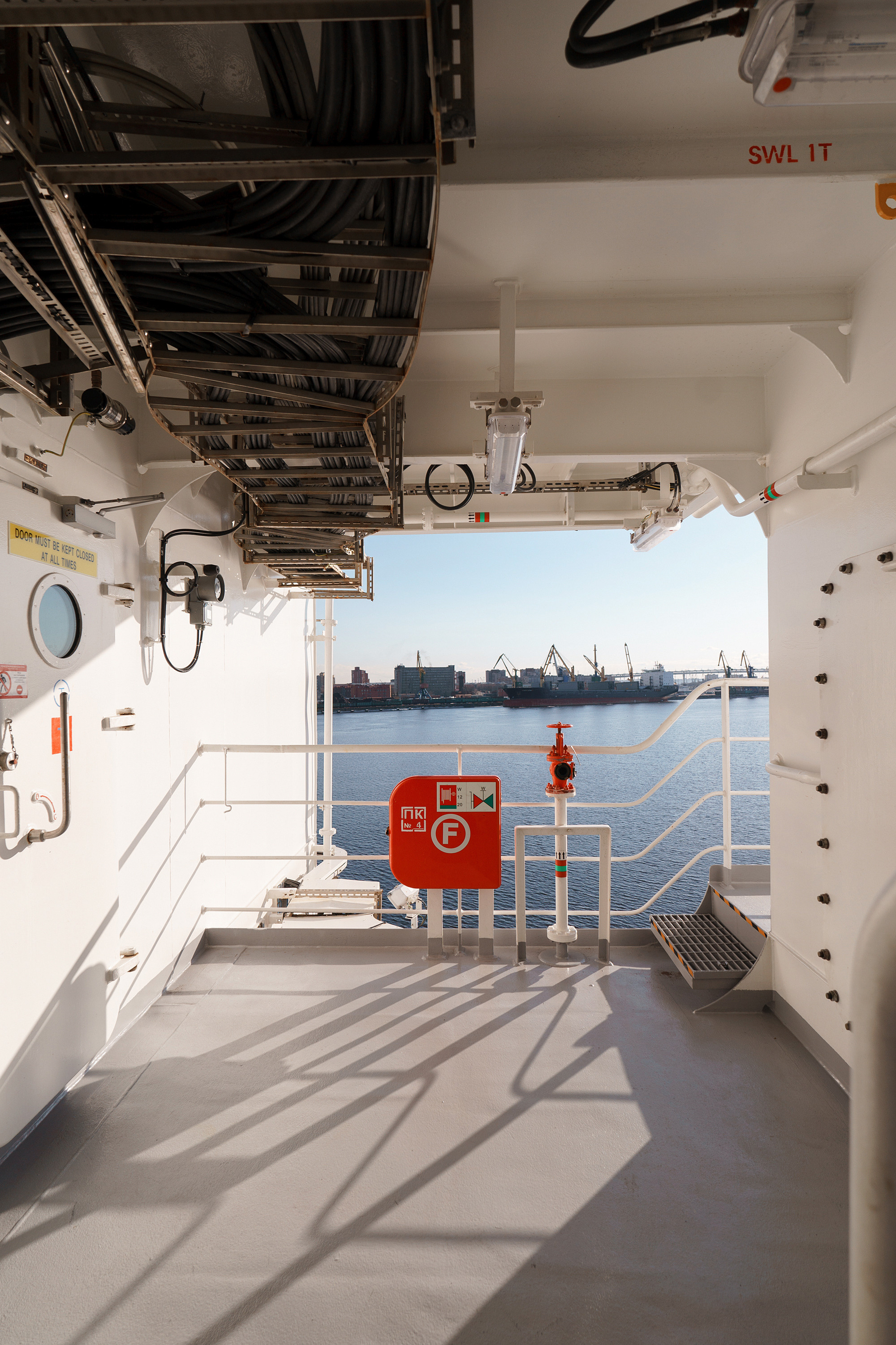 Судно Дмитрий Менделеев. Асхат Бардынов