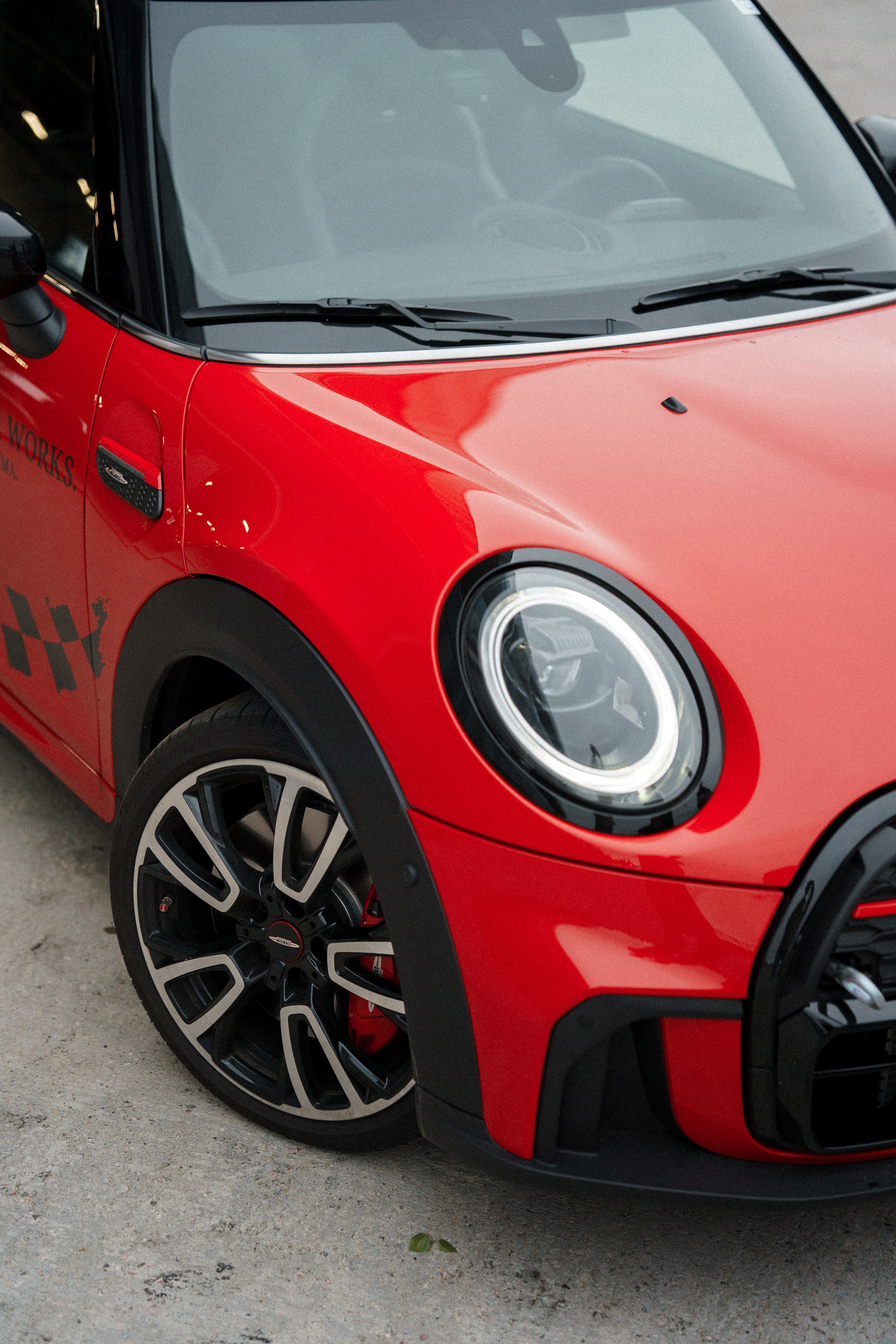 Бренд Mini на автодроме Игора-Драйв. Асхат Бардынов