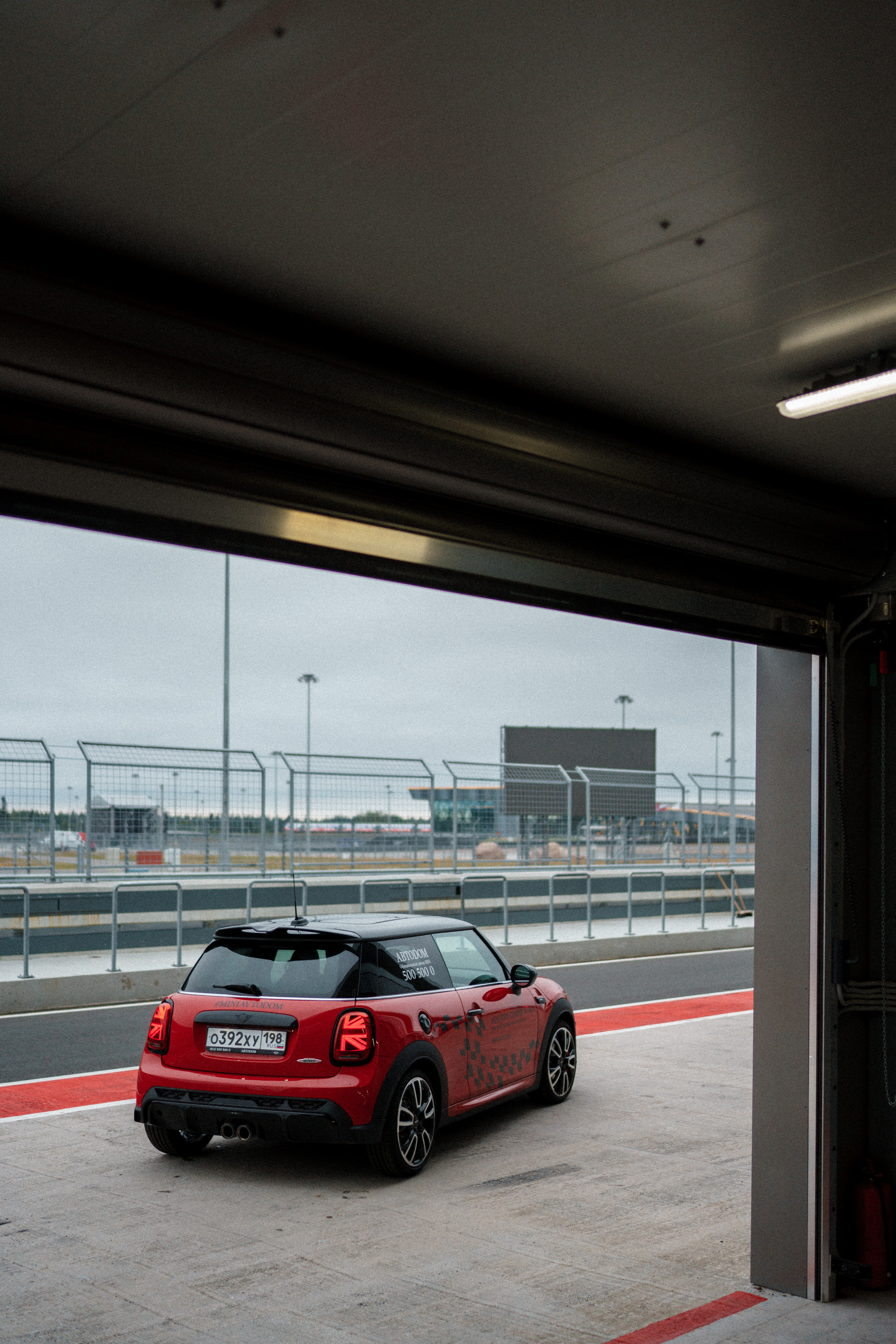 Бренд Mini на автодроме Игора-Драйв. Асхат Бардынов